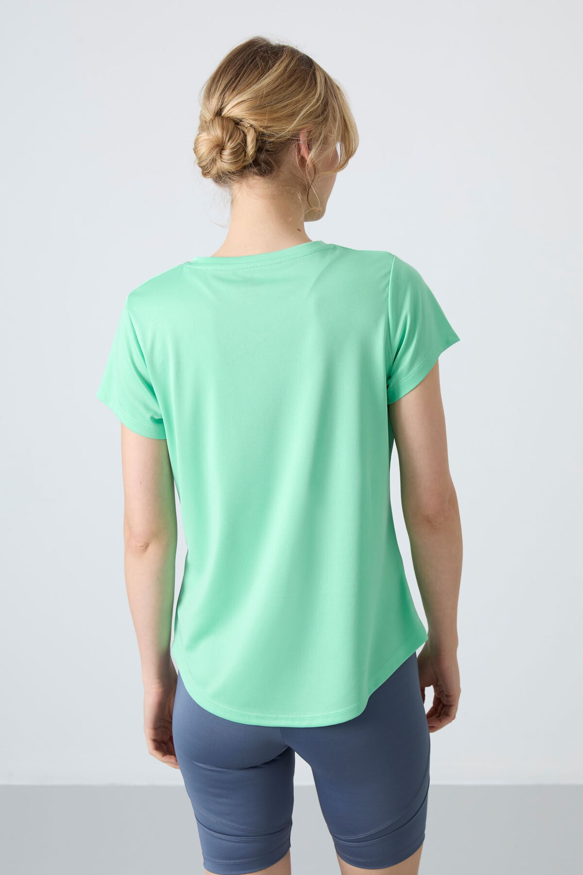 Su Yeşili Nefes Alan Dokulu İnce Esnek Standart Fit Performans Kadın T-Shirt - 97283