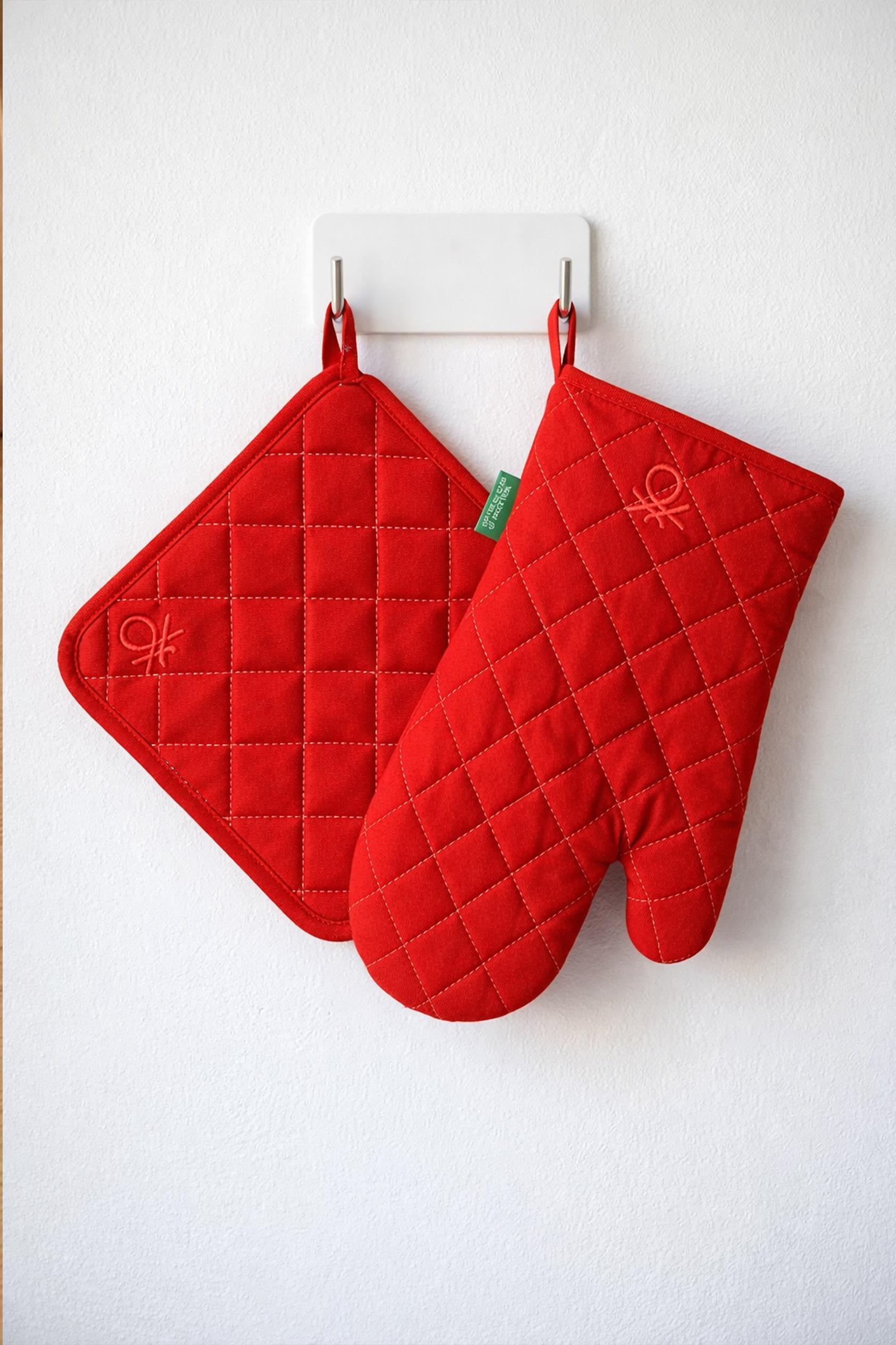 Be-28455-Rd %100 Pamuk Kırmızı Düz 17*30 Cm-20*20 Cm (Eldiven Ve Tutaç) Mutfak Seti