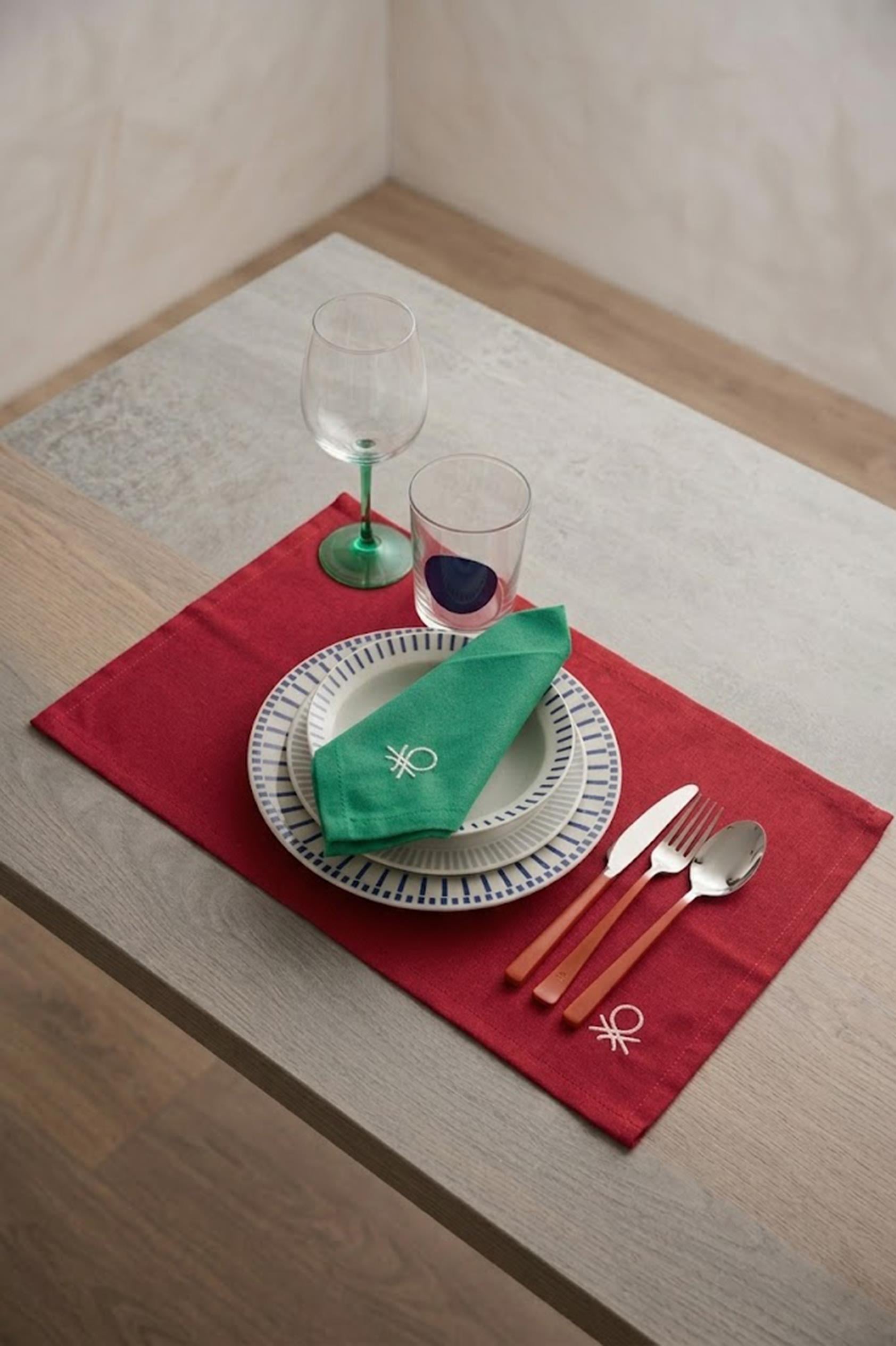 Be-28461-Rd Kırmızı Amerikan Servis Düz 4 Lü 33,50 Cm