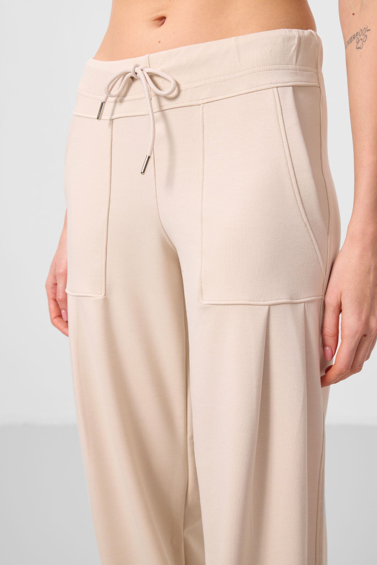 Bej Yumuşak Dokulu Cep Detaylı Rahat Form Kadın Pantolon - 94672