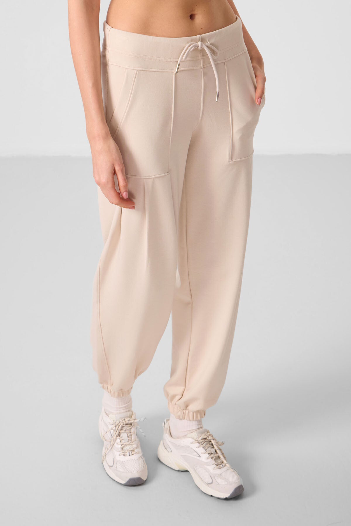 Bej Yumuşak Dokulu Cep Detaylı Rahat Form Kadın Pantolon - 94672