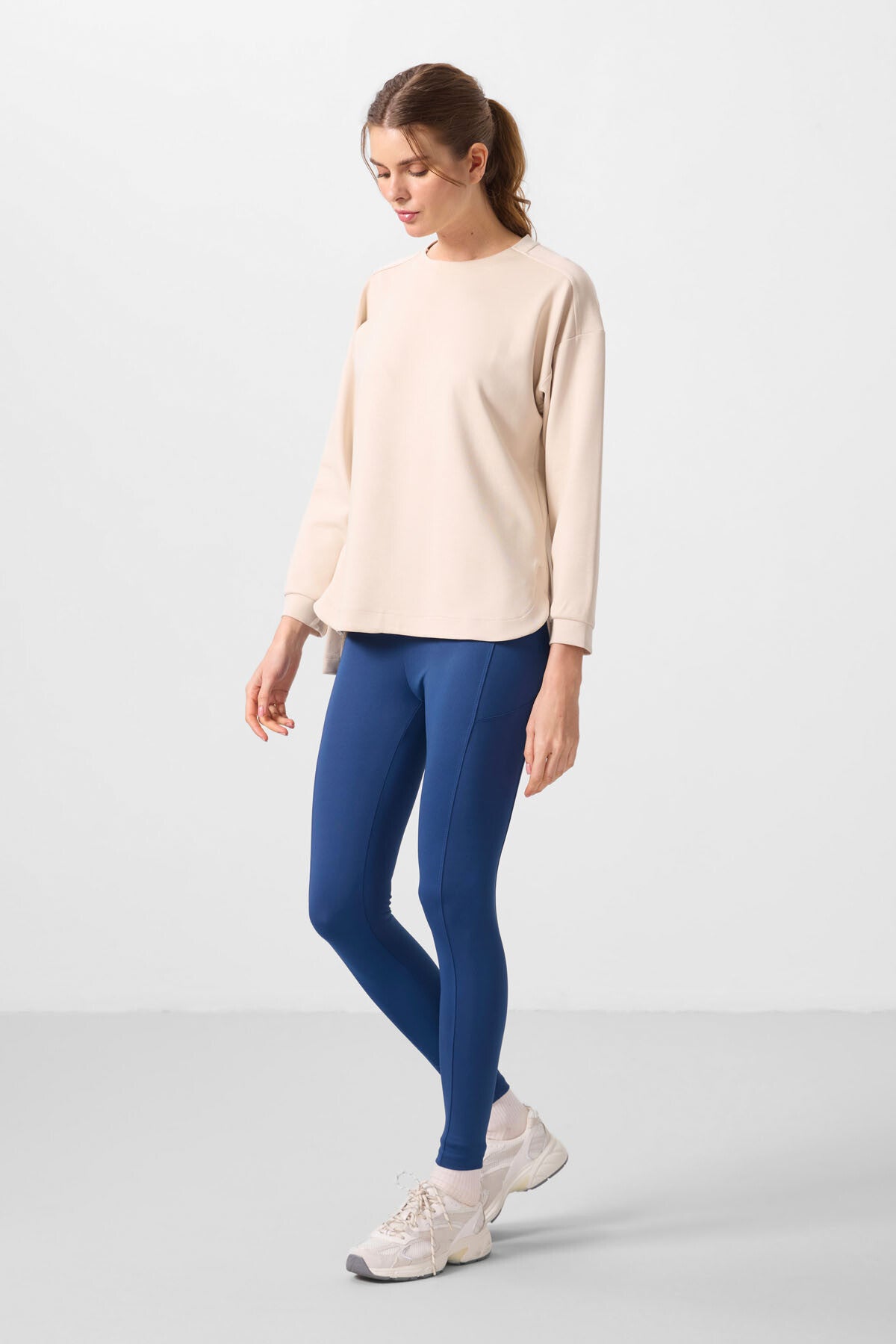 Bej Yumuşak Dokulu O Yaka Rahat Form Kadın Tunik Sweatshirt - 97305