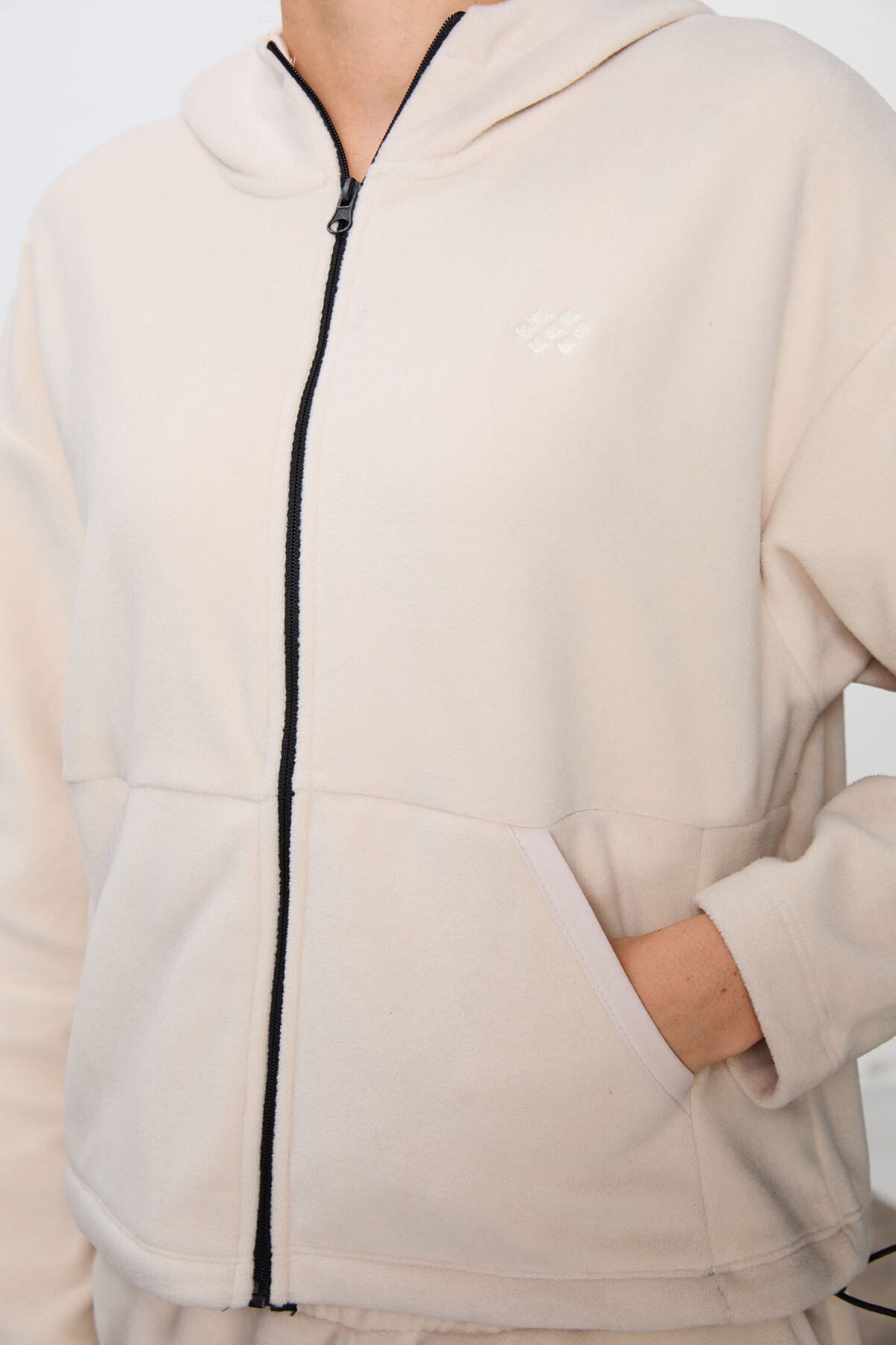 Bej Kalın Yumuşak Dokulu Kapüşonlu Oversize Nakışlı Polar Kadın Eşofman Takım -95338