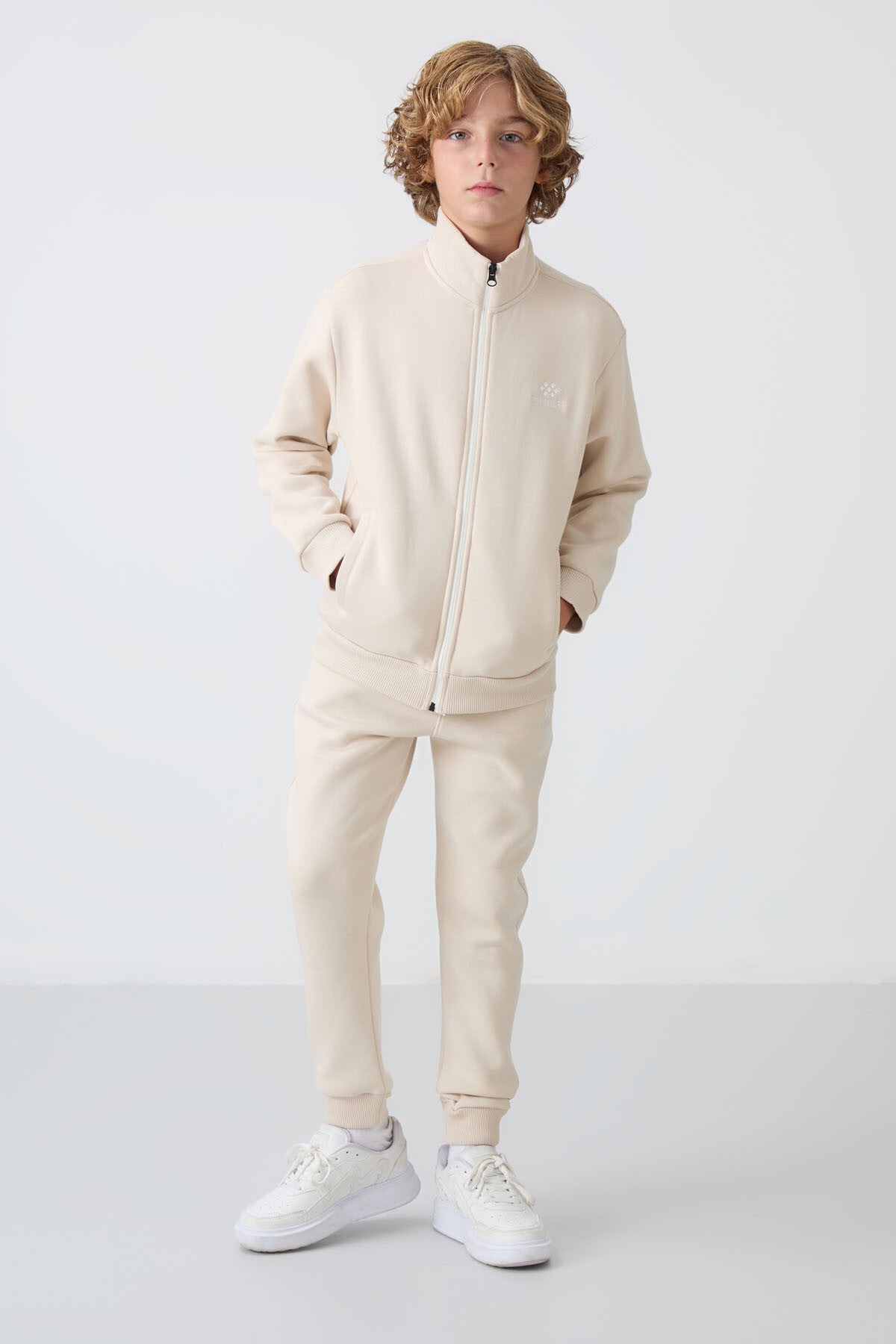 Bej Pamuklu Kalın İçi Tüylü Yumuşak Dokulu Standart Fit Nakışlı Erkek Çocuk Eşofman Takım - 11256