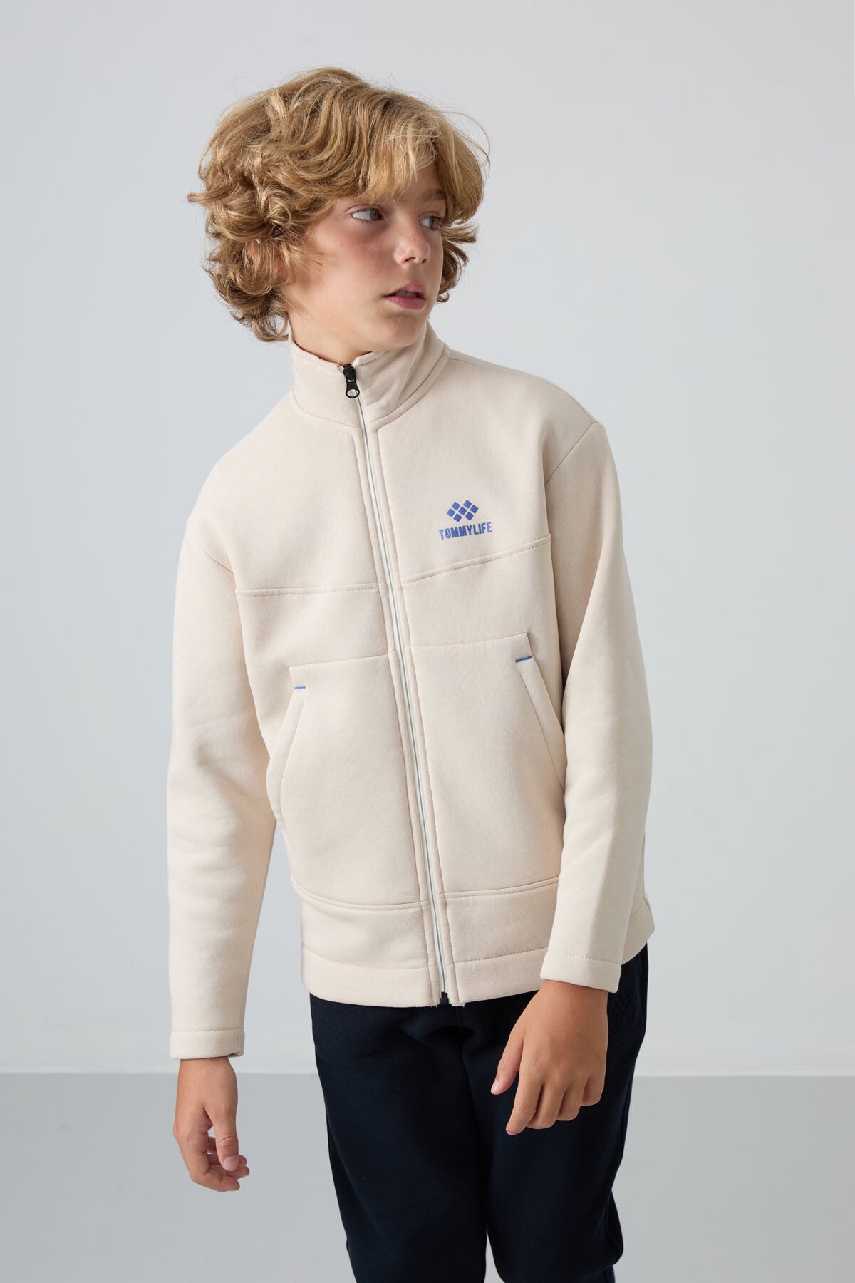 Bej Pamuklu Kalın İçi Tüylü Yumuşak Dokulu Standart Fit Nakışlı Erkek Çocuk Sweatshirt - 11245