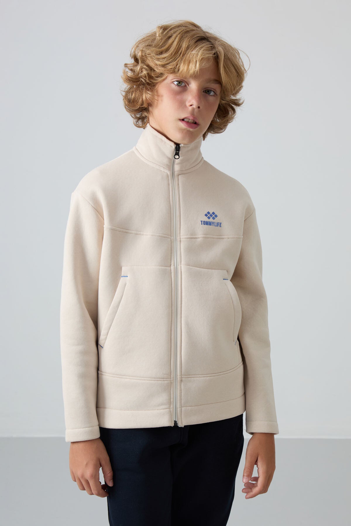 Bej Pamuklu Kalın İçi Tüylü Yumuşak Dokulu Standart Fit Nakışlı Erkek Çocuk Sweatshirt - 11245