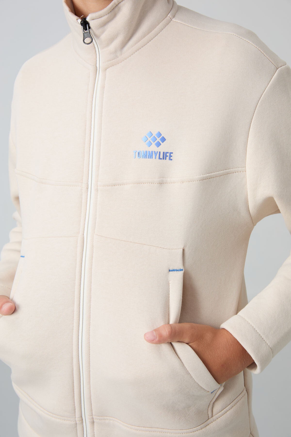 Bej Pamuklu Kalın İçi Tüylü Yumuşak Dokulu Standart Fit Nakışlı Erkek Çocuk Sweatshirt - 11245