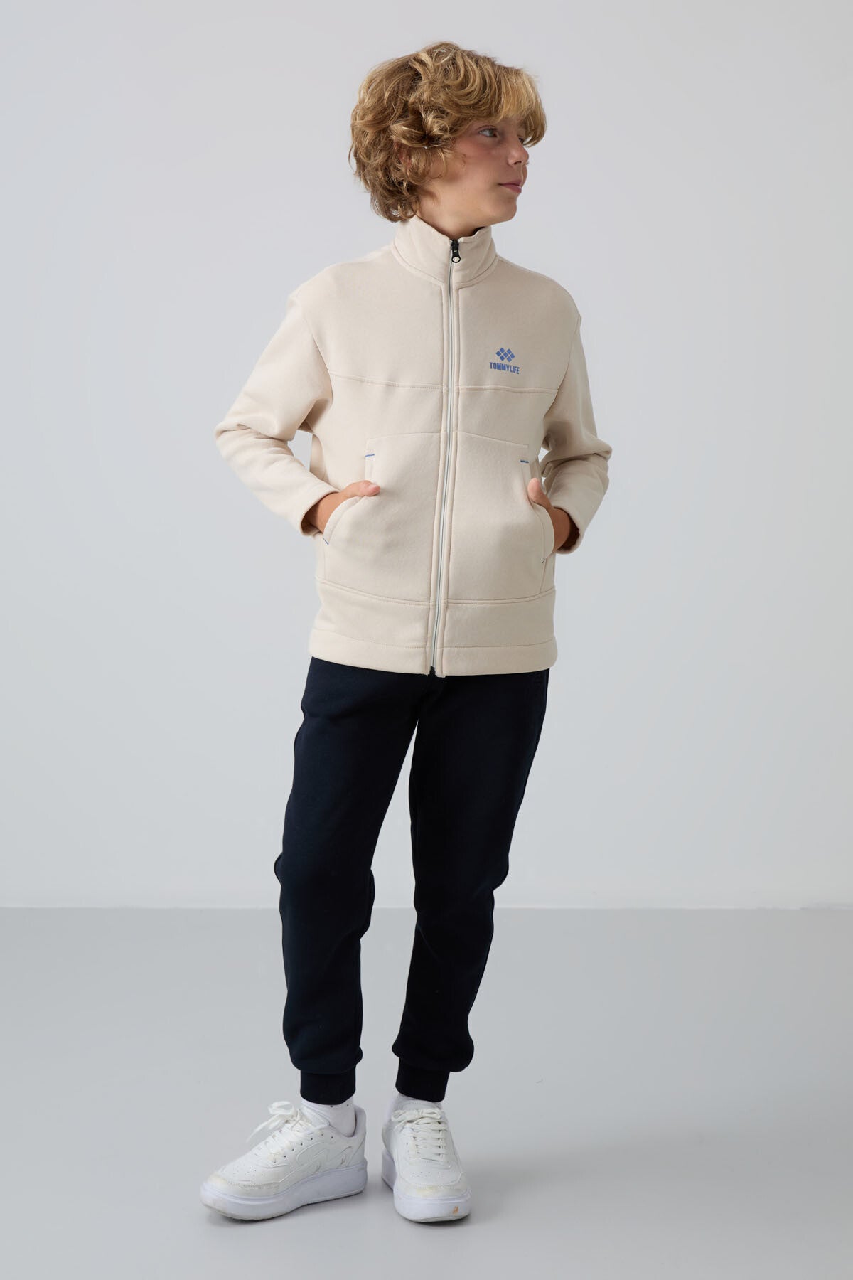 Bej Pamuklu Kalın İçi Tüylü Yumuşak Dokulu Standart Fit Nakışlı Erkek Çocuk Sweatshirt - 11245