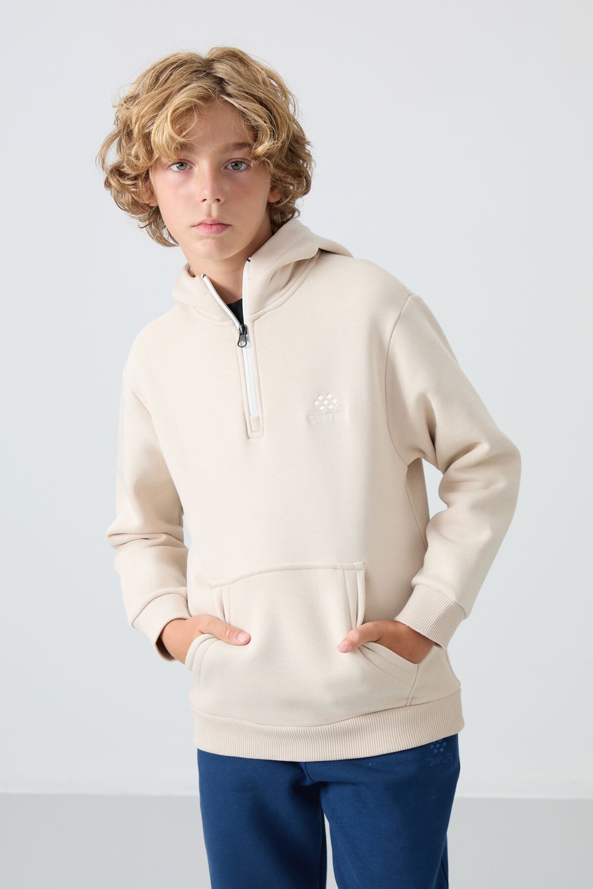 Bej Pamuklu Kalın İçi Tüylü Yumuşak Dokulu Standart Fit Nakışlı Erkek Çocuk Sweatshirt - 11244