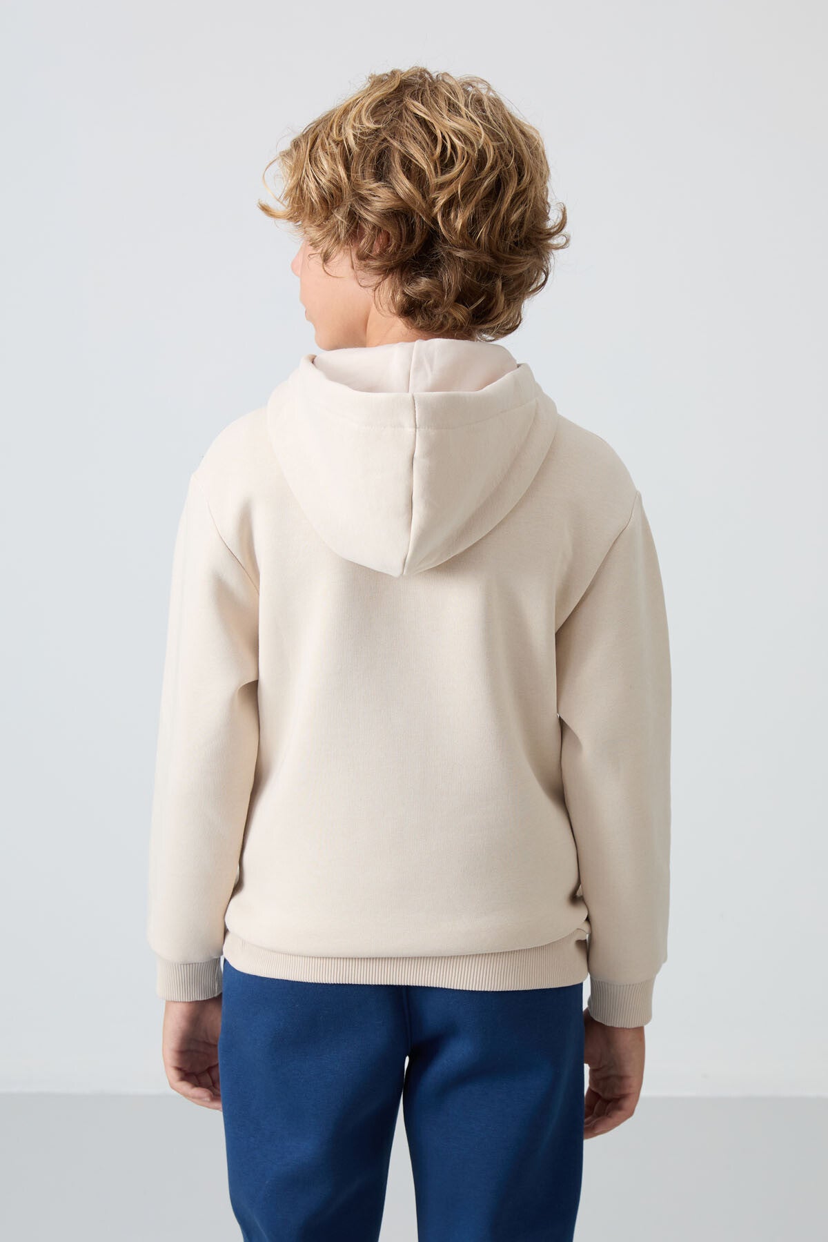 Bej Pamuklu Kalın İçi Tüylü Yumuşak Dokulu Standart Fit Nakışlı Erkek Çocuk Sweatshirt - 11244