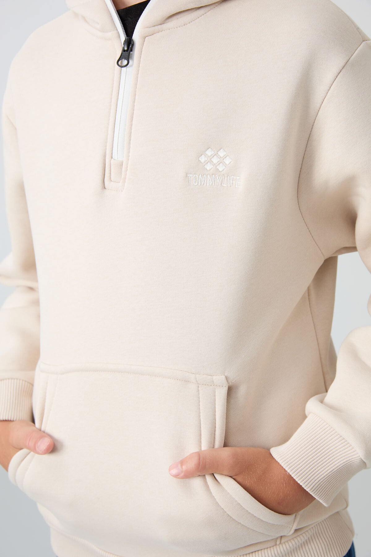 Bej Pamuklu Kalın İçi Tüylü Yumuşak Dokulu Standart Fit Nakışlı Erkek Çocuk Sweatshirt - 11244