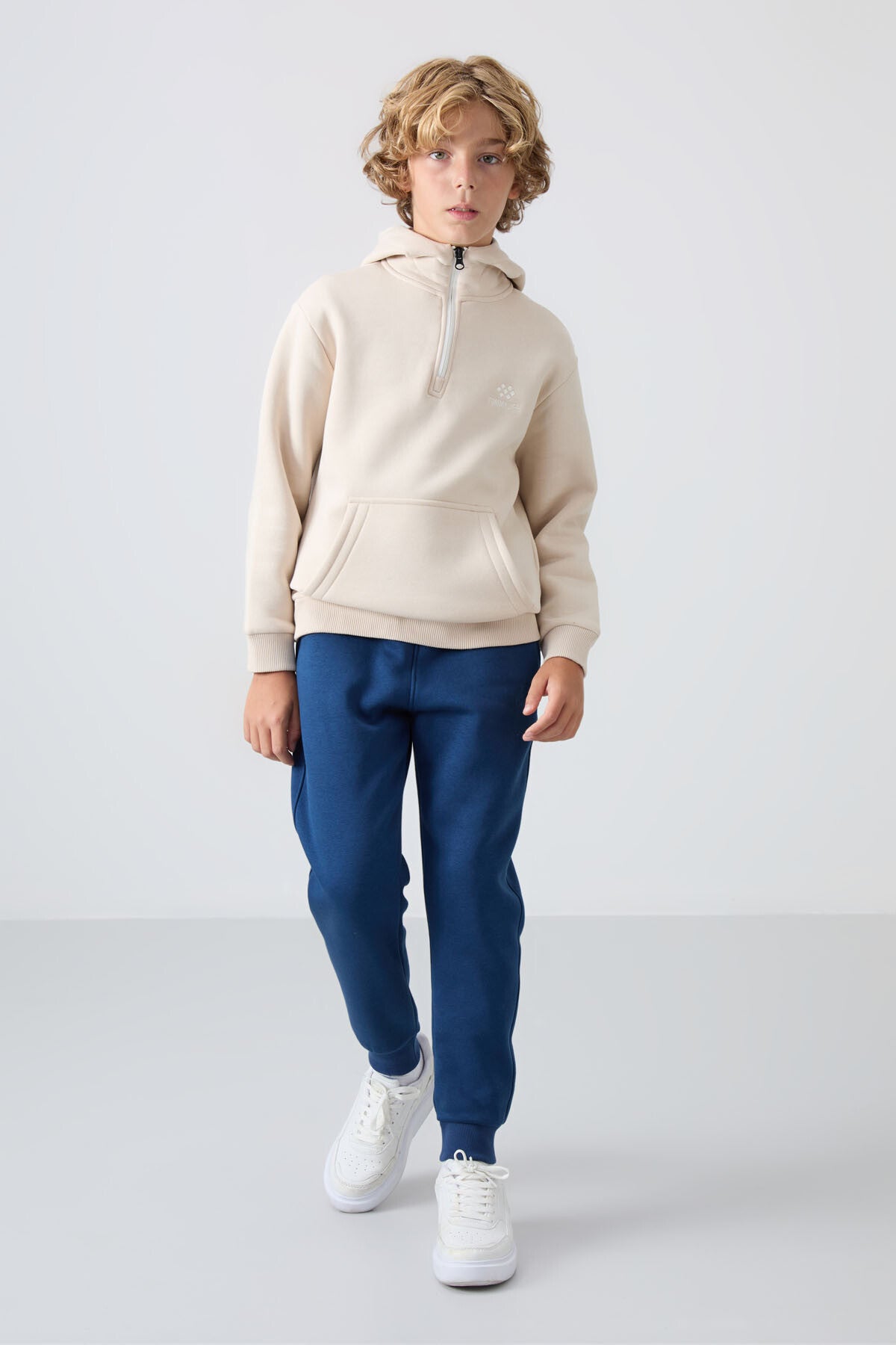 Bej Pamuklu Kalın İçi Tüylü Yumuşak Dokulu Standart Fit Nakışlı Erkek Çocuk Sweatshirt - 11244