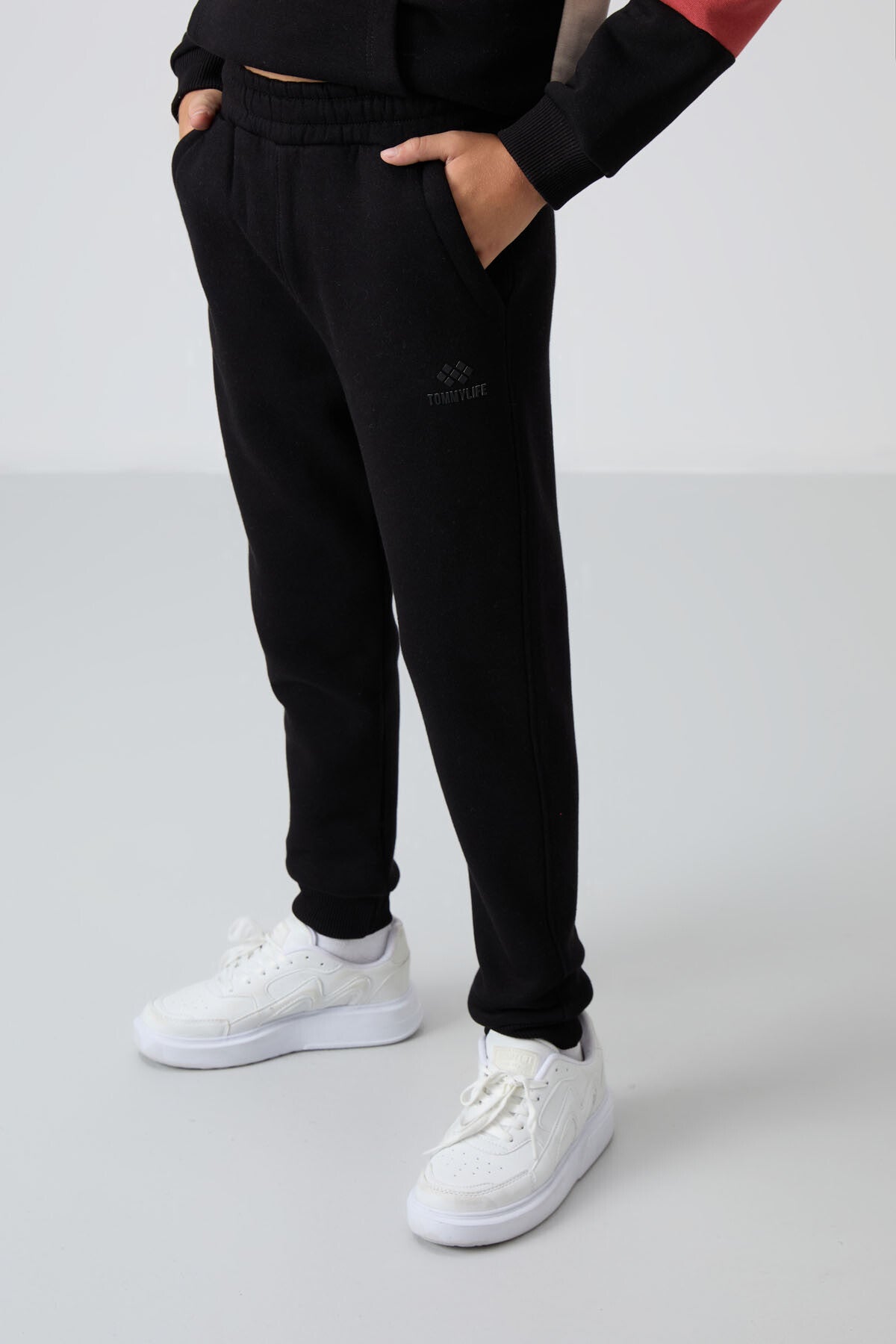 Bej-Siyah Pamuklu Kalın İçi Tüylü Standart Fit Nakışlı Erkek Çocuk Eşofman Takım - 11255