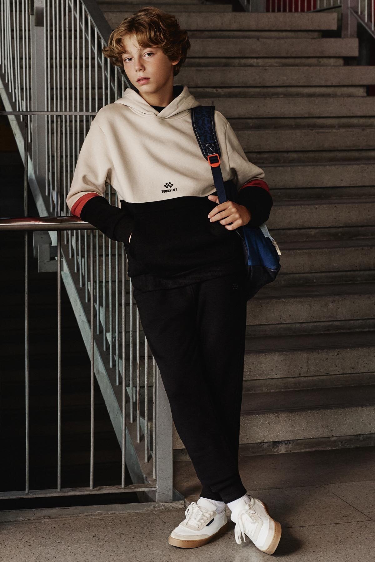 Bej-Siyah Pamuklu Kalın İçi Tüylü Standart Fit Nakışlı Erkek Çocuk Eşofman Takım - 11255