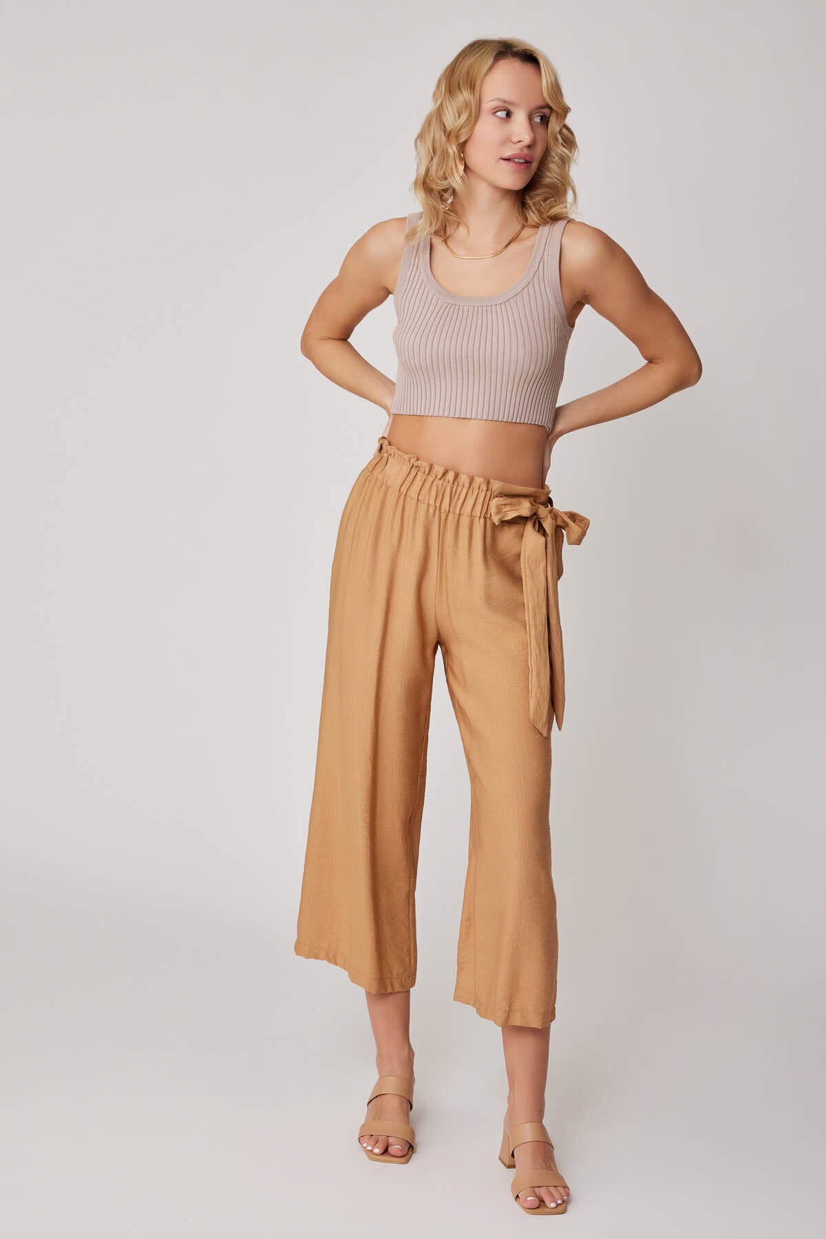 Belde Kuşak Detaylı Geniş Paça Pantolon