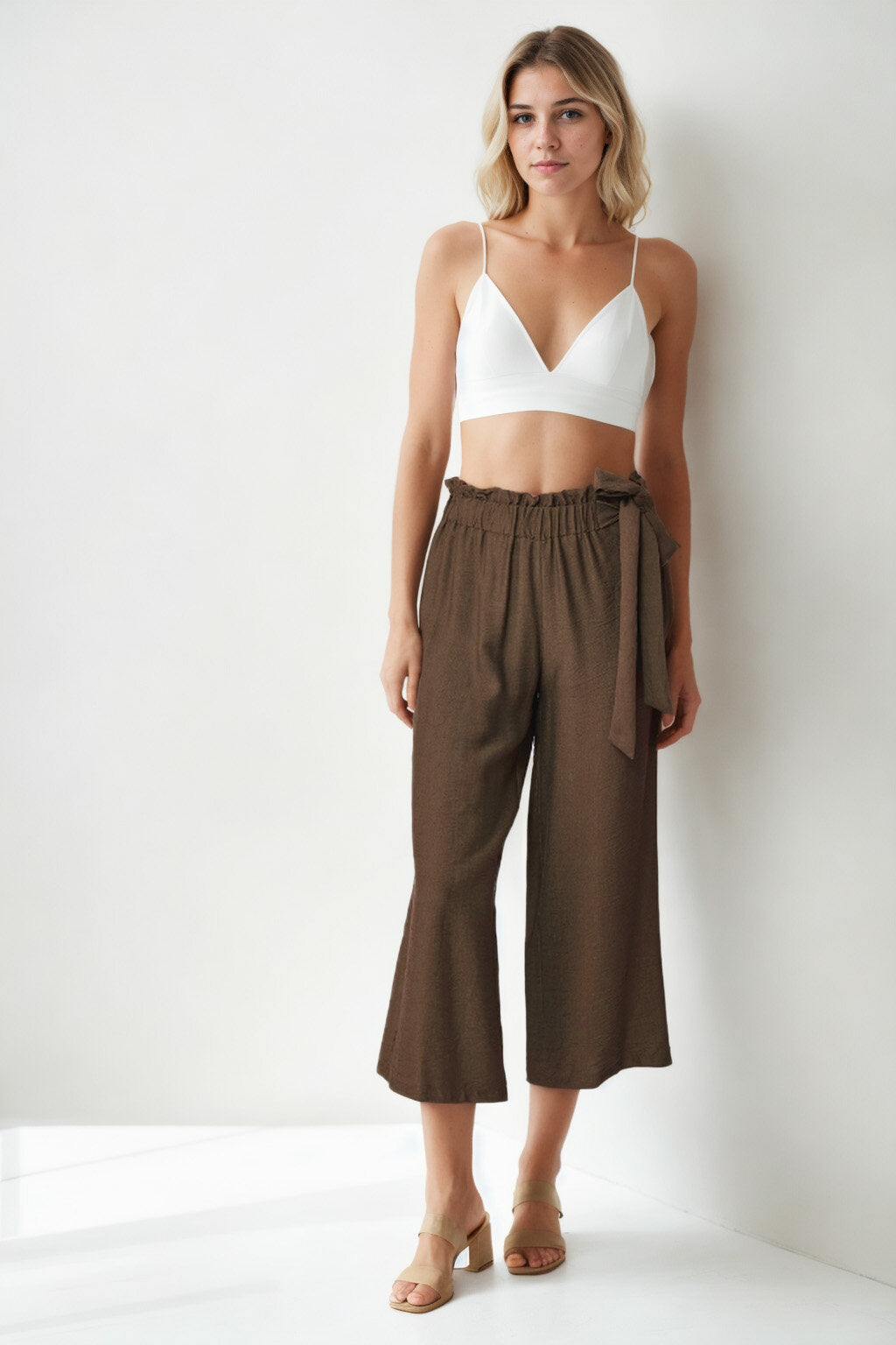 Belde Kuşak Detaylı Geniş Paça Pantolon