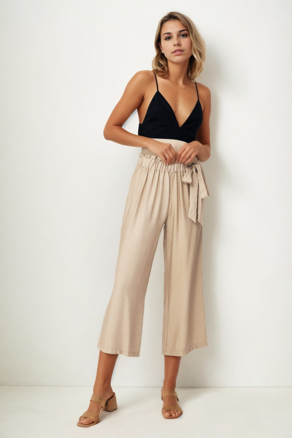 Belde Kuşak Detaylı Geniş Paça Pantolon