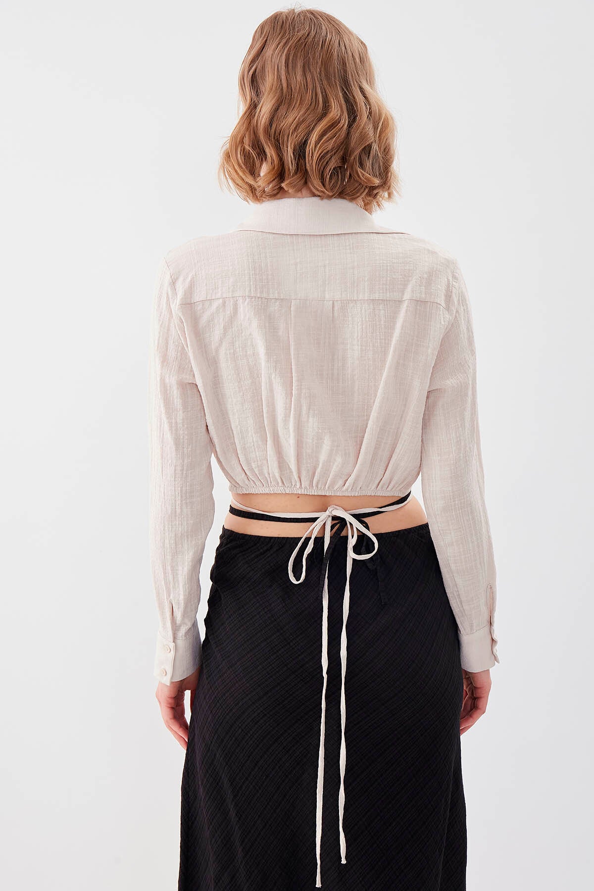 Beli Halka Detaylı V Yaka Lastikli Crop Bluz