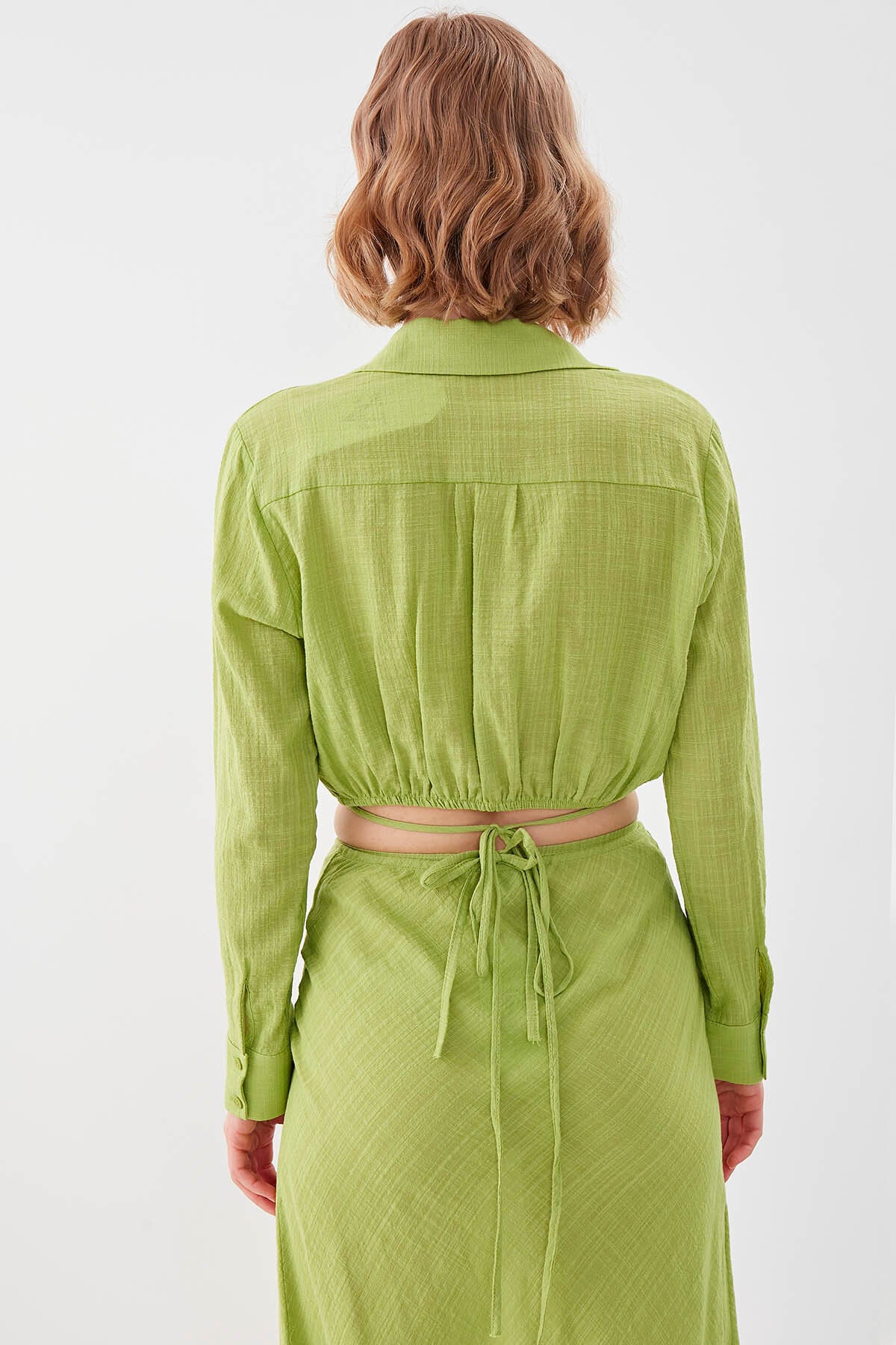 Beli Halka Detaylı V Yaka Lastikli Crop Bluz