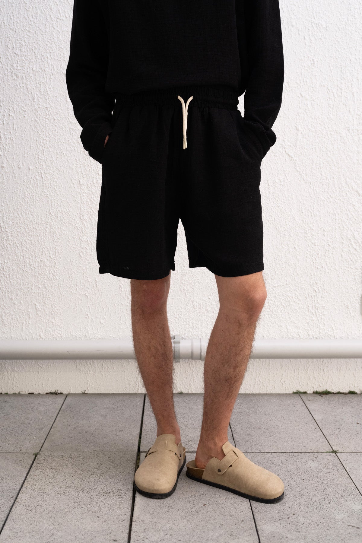 BELİ İPLİ SİYAH ŞORT