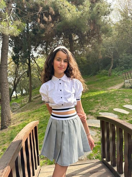 Beli Lastik Detaylı Pileli Etek Kontrast Düğmeli Gömlek 2'li Takım beyaz 10 Yaş