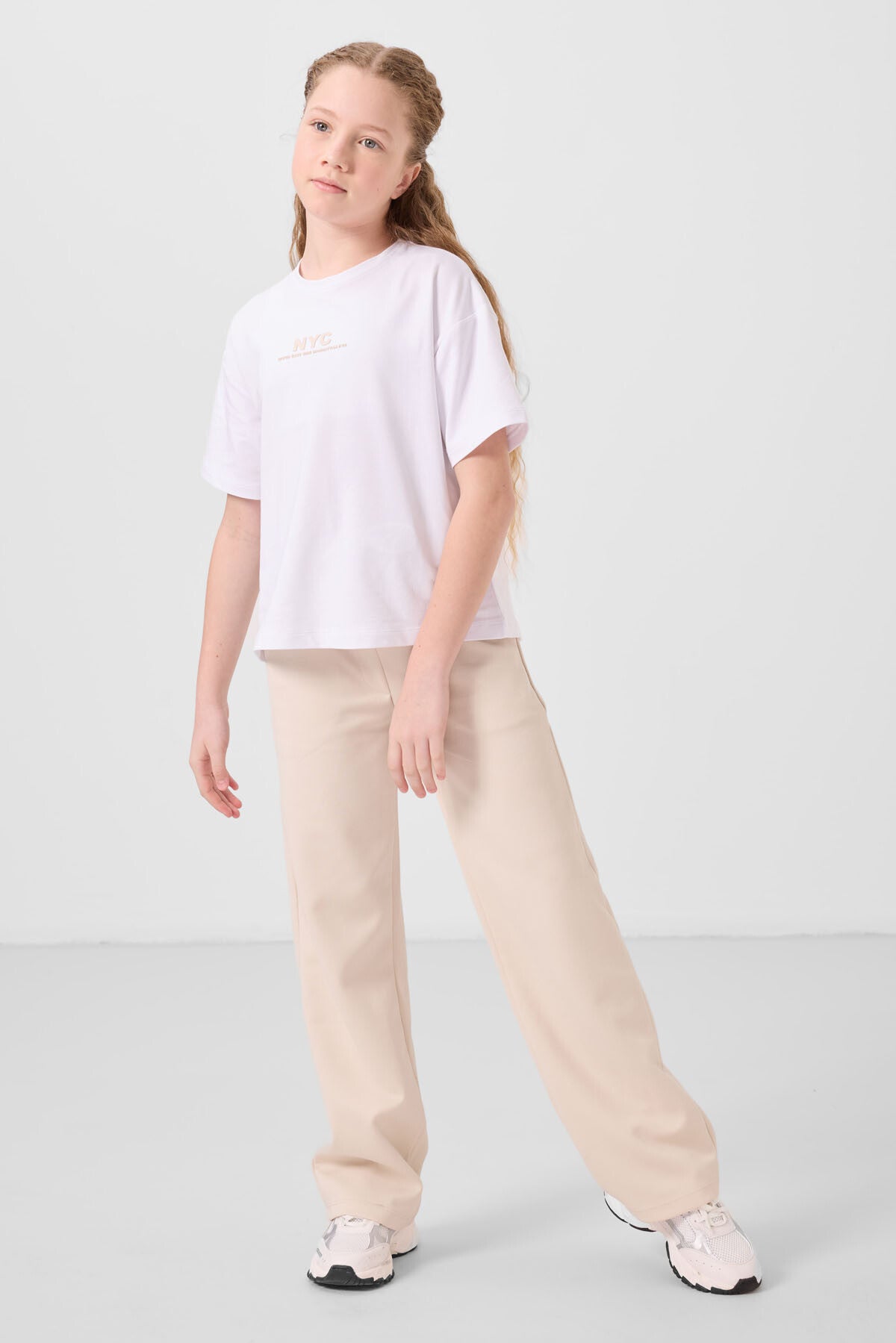 Beyaz-Bej O Yaka Baskılı Geniş Paça Standart Fit Kız Çocuk Palazzo Eşofman Takım - 75171