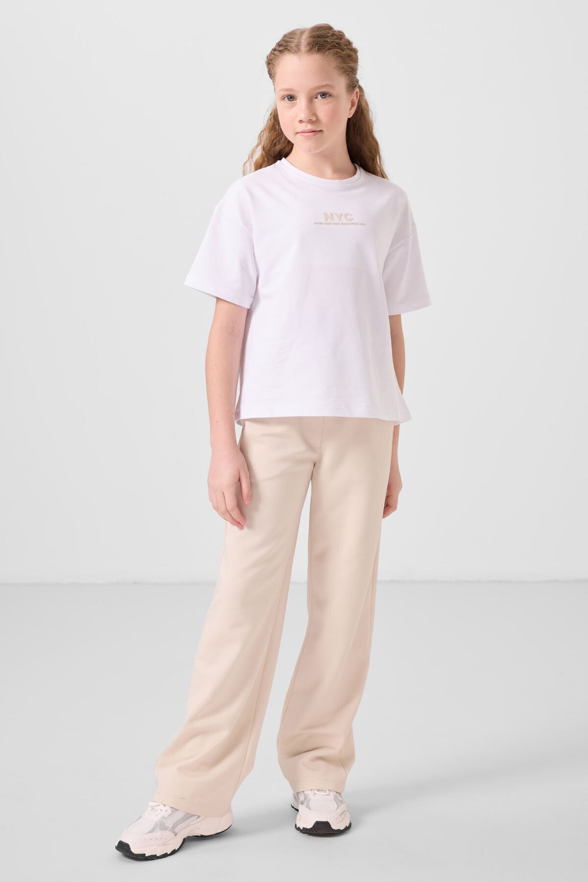 Beyaz-Bej O Yaka Baskılı Geniş Paça Standart Fit Kız Çocuk Palazzo Eşofman Takım - 75171