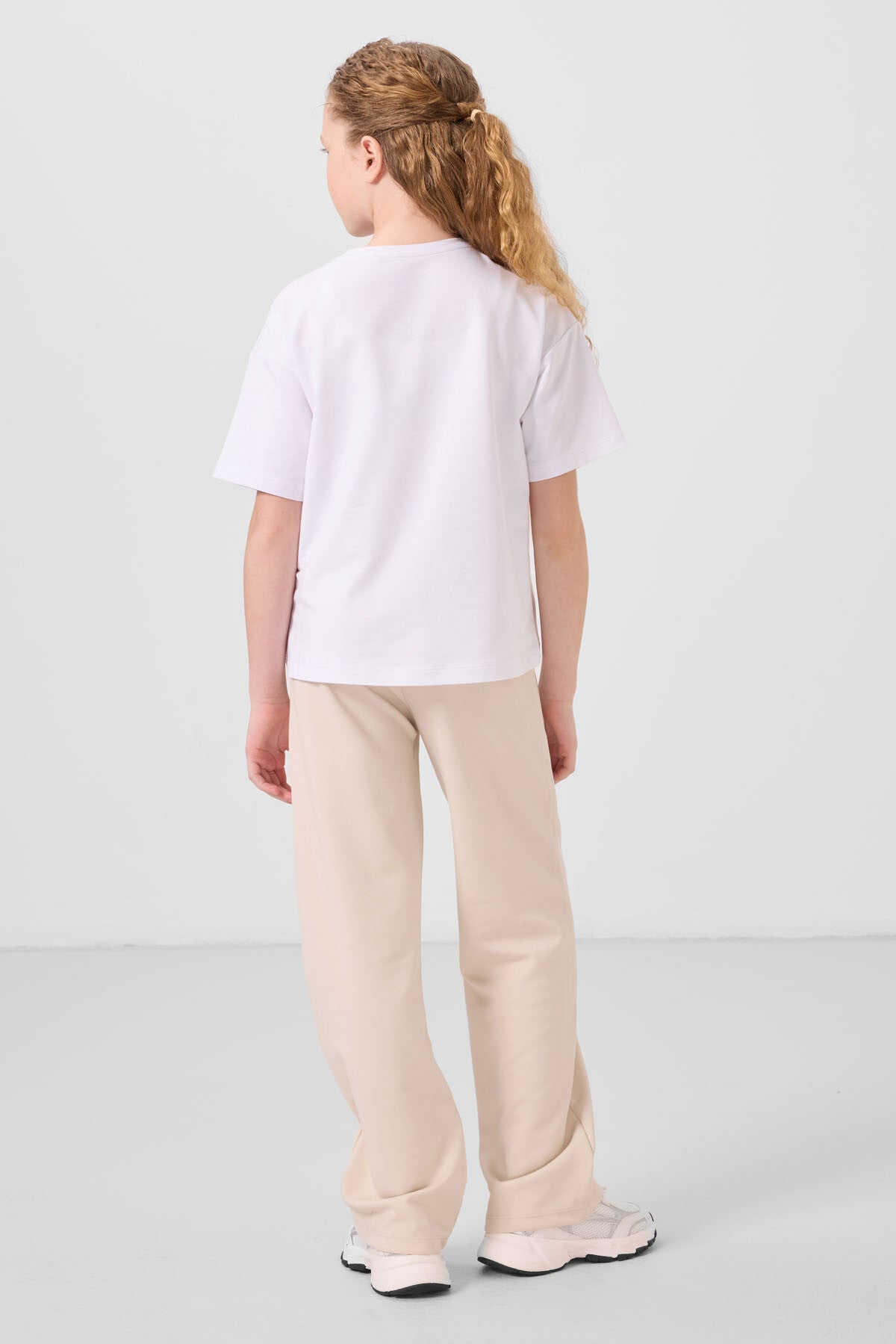 Beyaz-Bej O Yaka Baskılı Geniş Paça Standart Fit Kız Çocuk Palazzo Eşofman Takım - 75171