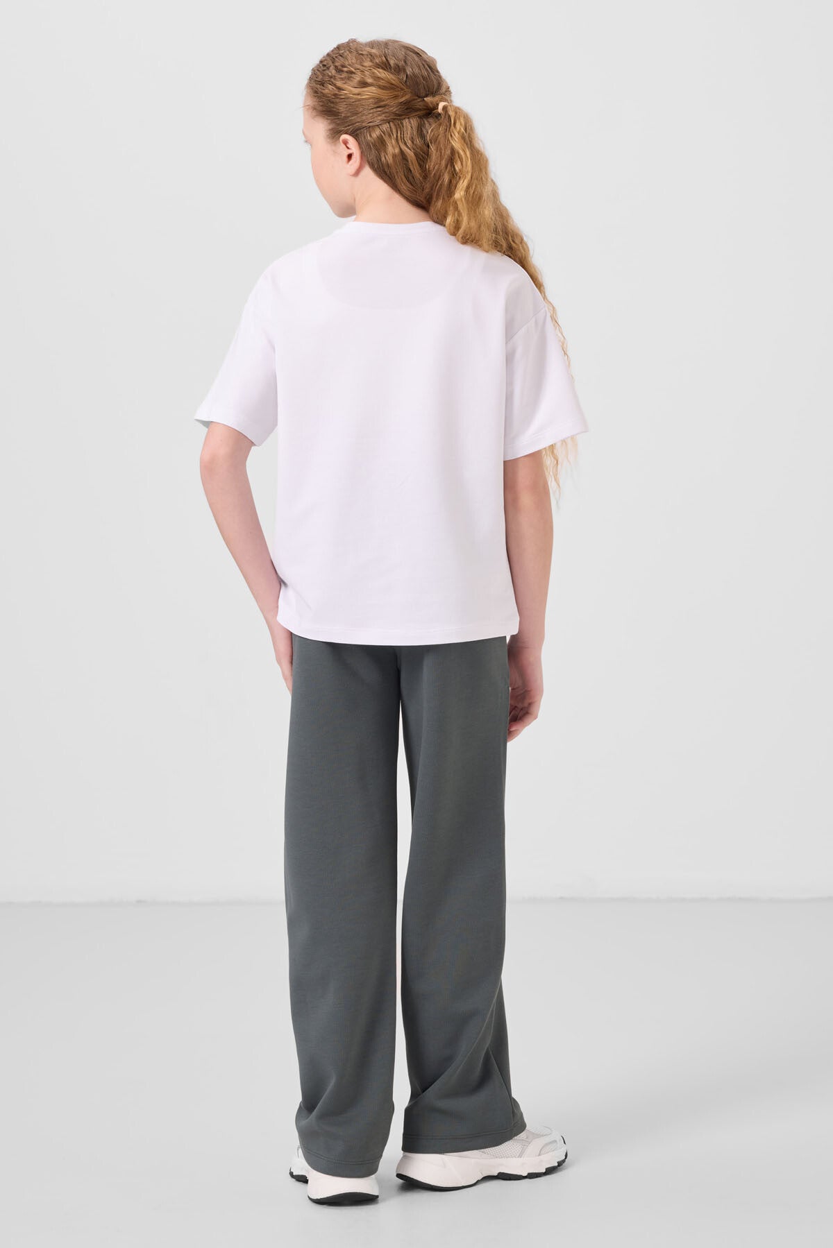 Beyaz-Haki O Yaka Baskılı Geniş Paça Standart Fit Kız Çocuk Palazzo Eşofman Takım - 75171