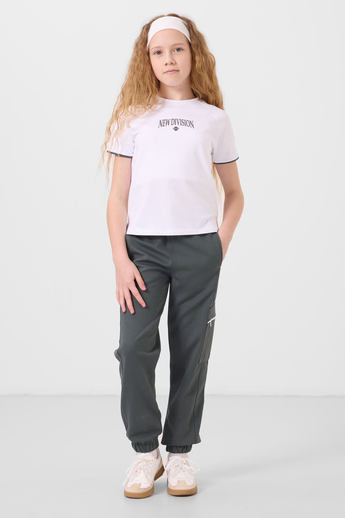 Beyaz-Haki O Yaka Baskılı Lastik Paça Kargo Cepli Kız Çocuk Eşofman Takım - 75173