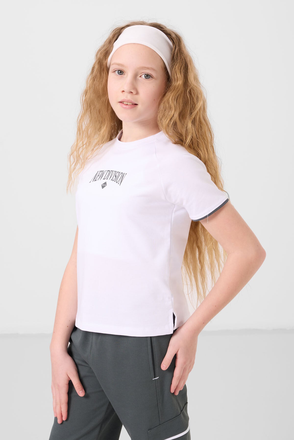 Beyaz-Haki O Yaka Baskılı Lastik Paça Kargo Cepli Kız Çocuk Eşofman Takım - 75173