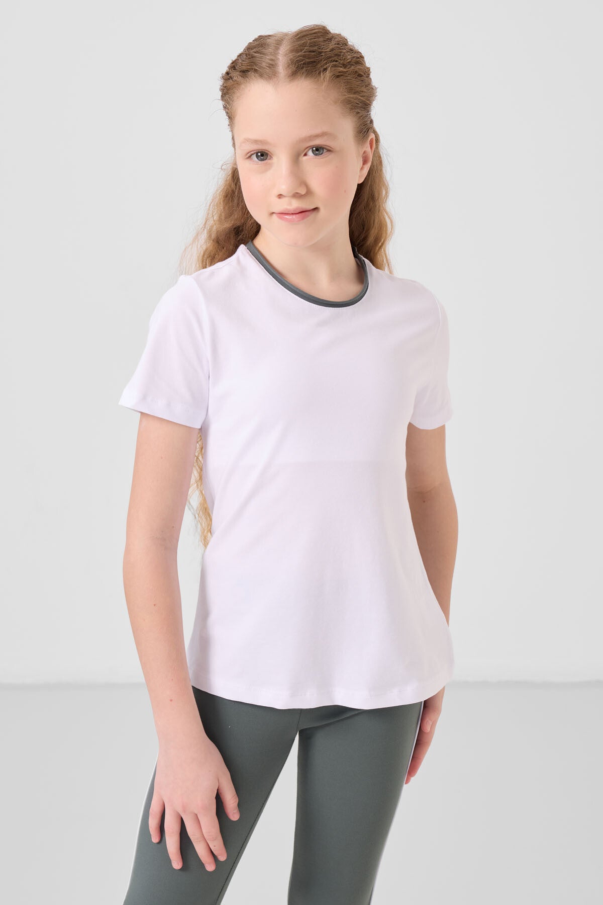 Beyaz-Haki Pamuklu O Yaka Standart Fit Basic İspanyol Paça Kız Çocuk Tayt Takım - 75192