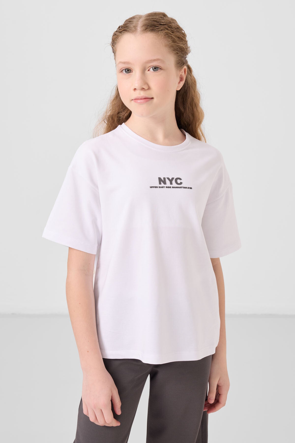 Beyaz-Koyu Gri O Yaka Baskılı Geniş Paça Standart Fit Kız Çocuk Palazzo Eşofman Takım - 75171