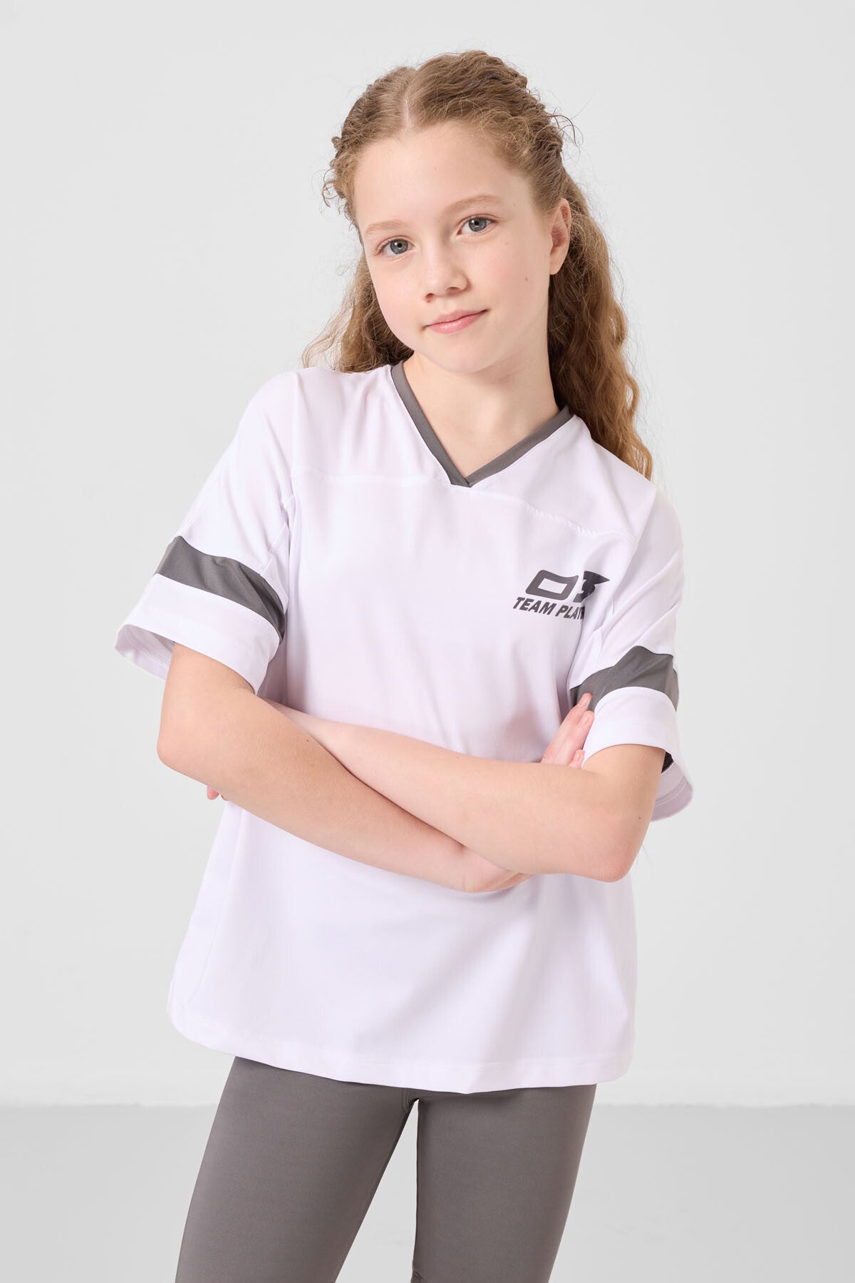Beyaz-Koyu Gri V Yaka Kemer Detaylı Standart Fit Performans Kız Çocuk Tayt Takım - 75187