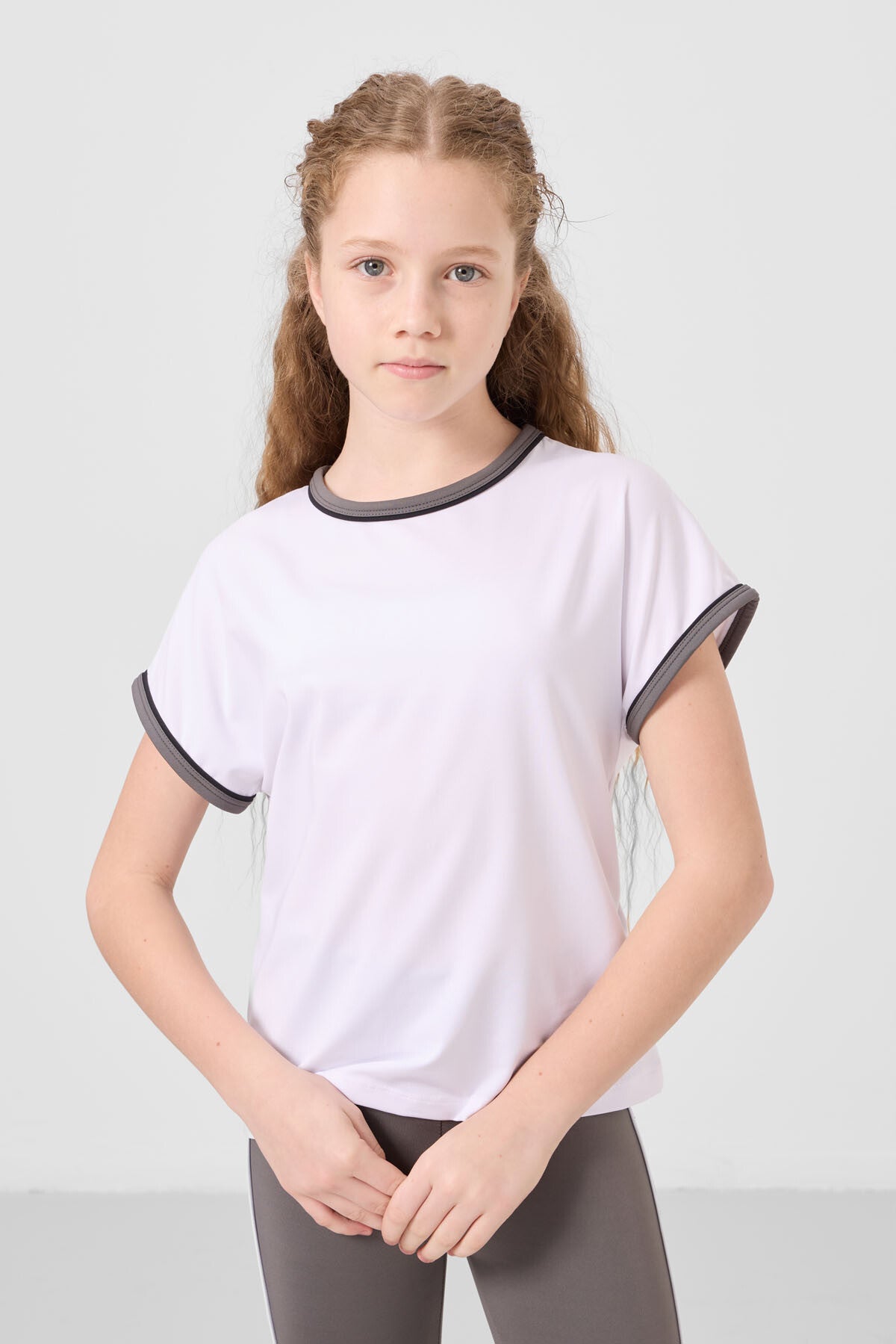 Beyaz-Koyu Gri O Yaka Yan Şerit Detaylı Standart Fit Performans Kız Çocuk Tayt Takım - 75191