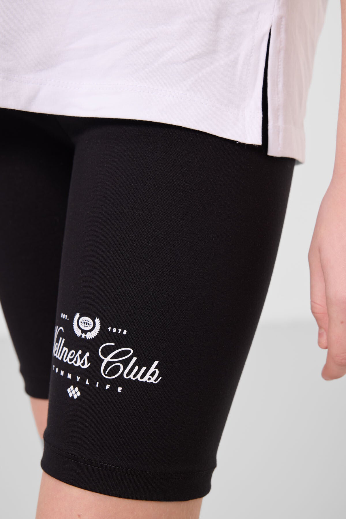 Beyaz-Siyah Pamuklu O Yaka Standart Fit Baskılı Kız Çocuk Tayt Takım - 75190