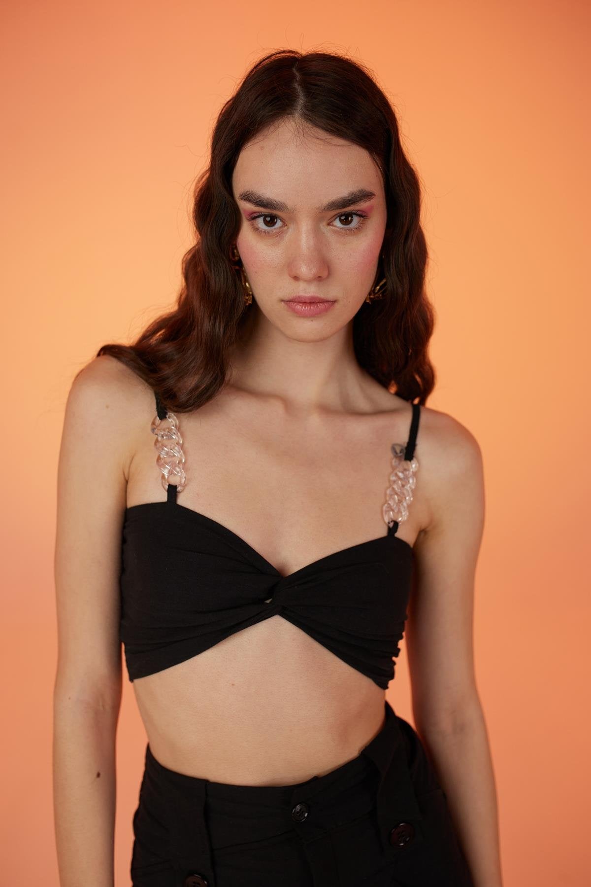 Koton Kumaş Şeffaf Rise Zincir Detaylı Bluz Siyah