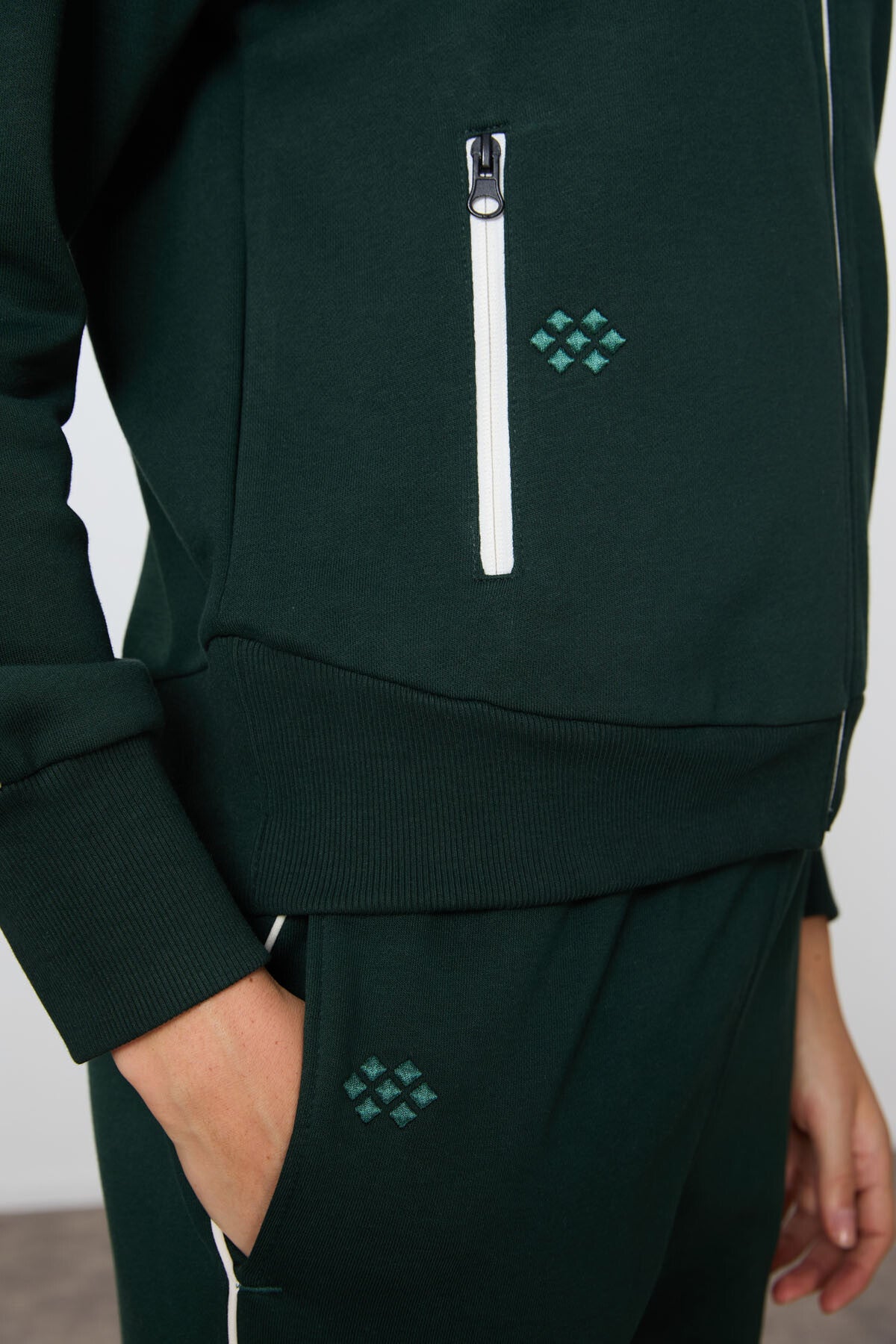 Çam Yeşili Kompakt Pamuklu Kalın Pürüzsüz Dokulu Dik Yaka Oversize Fit Kadın Eşofman Takım - 95340