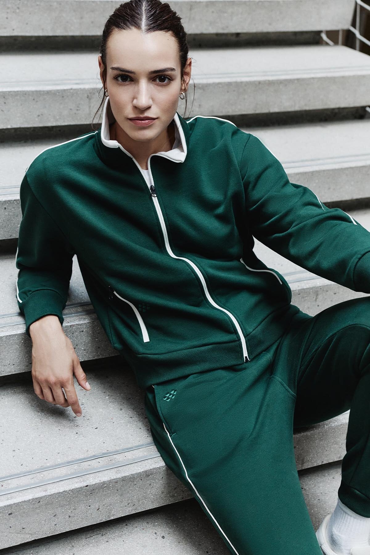 Çam Yeşili Kompakt Pamuklu Kalın Pürüzsüz Dokulu Dik Yaka Oversize Fit Kadın Eşofman Takım - 95340