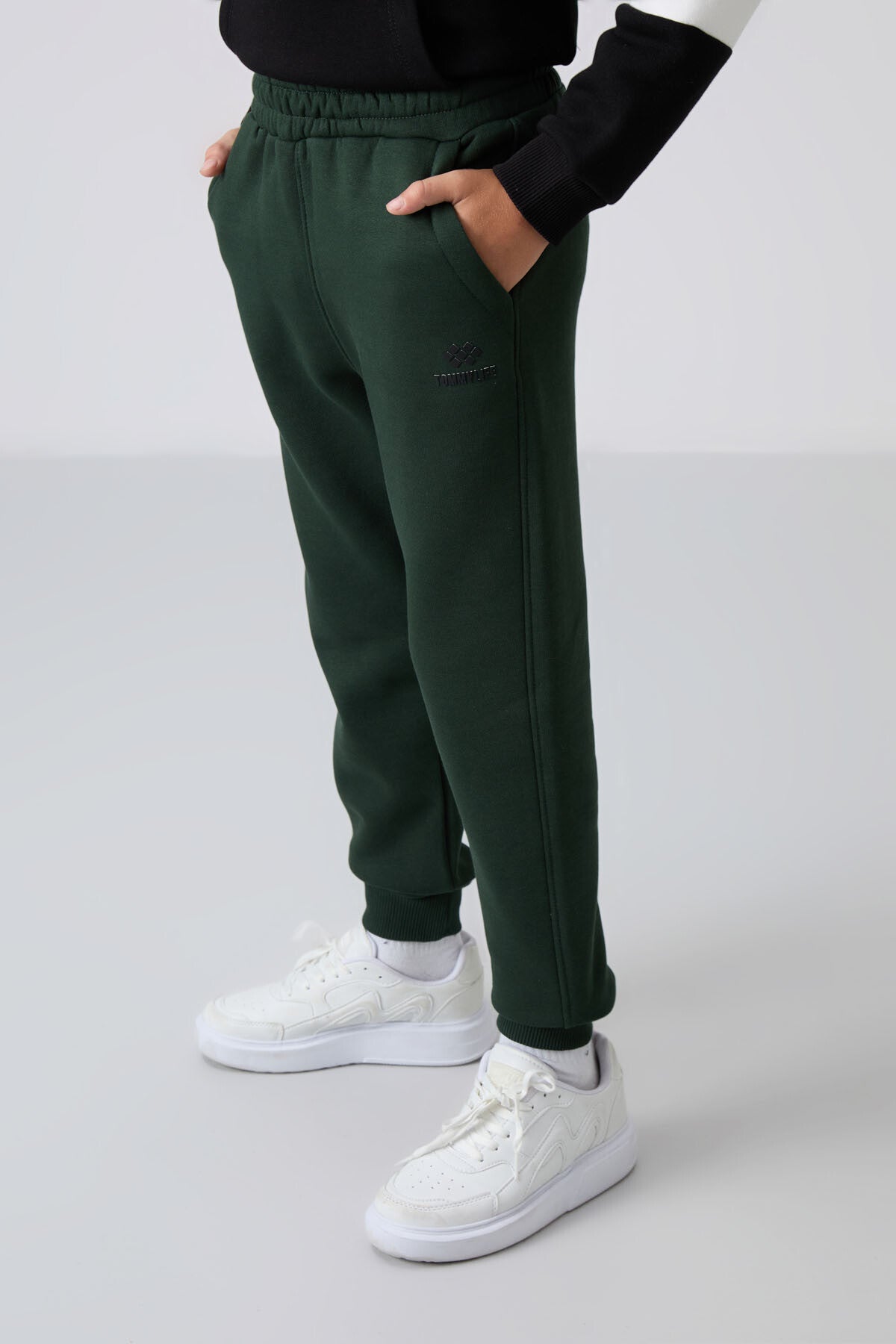 Çam Yeşil Pamuklu Kalın İçi Tüylü Standart Fit Nakışlı Erkek Çocuk Eşofman Takım - 11255