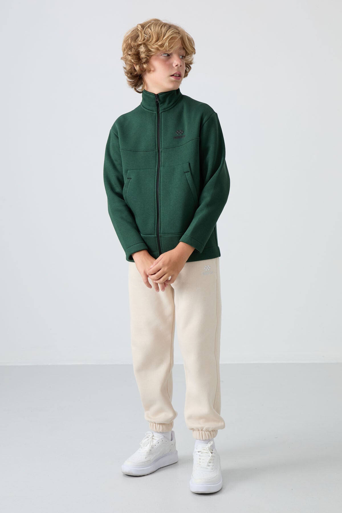 Çam Yeşil Pamuklu Kalın İçi Tüylü Yumuşak Dokulu Standart Fit Nakışlı Erkek Çocuk Sweatshirt - 11245