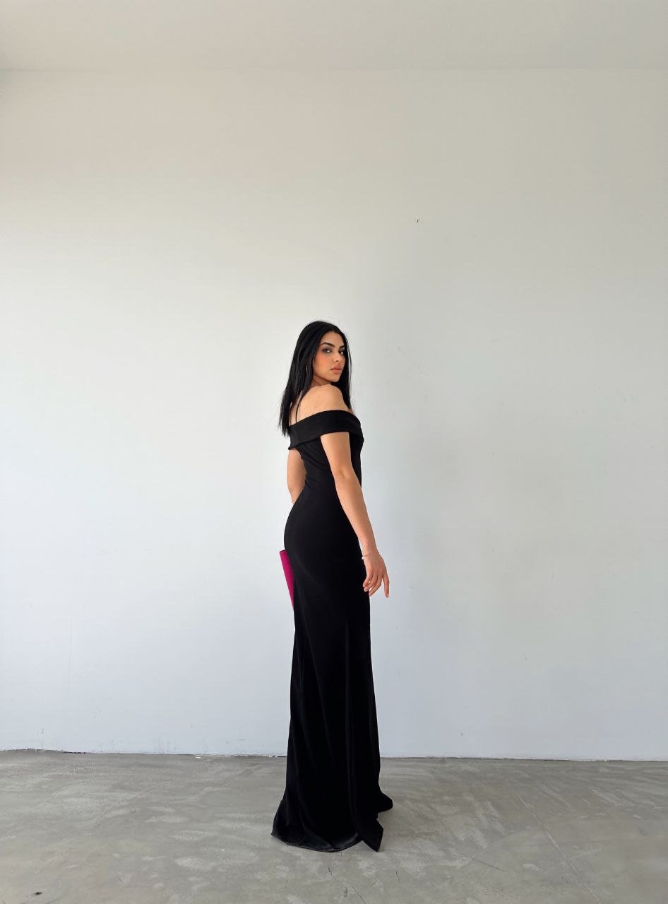 Women's Neoprene Fabric Boat Neck and Décolleté Detail Dress