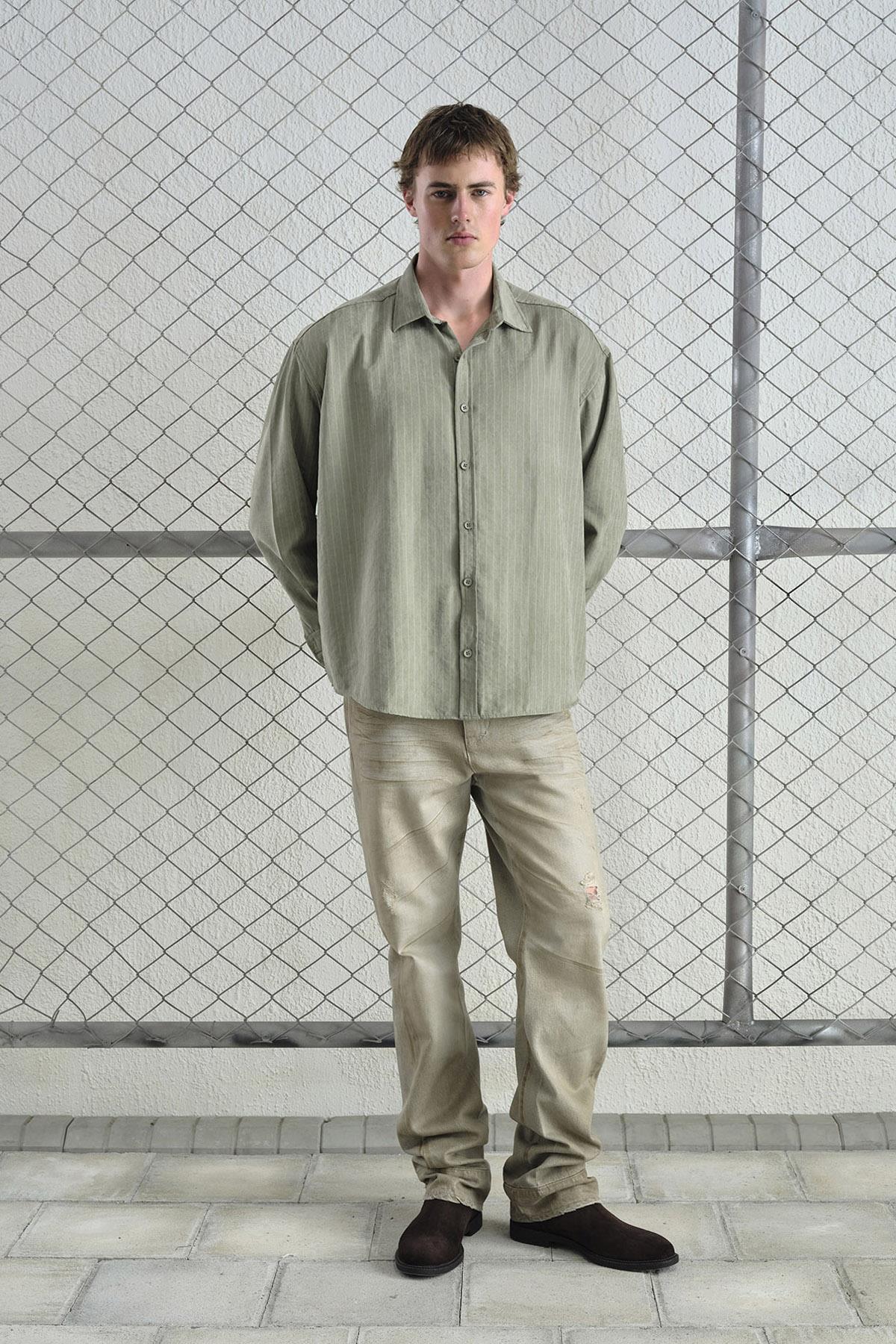 ÇİZGİLİ EFEKTLİ MODAL HAKİ GÖMLEK