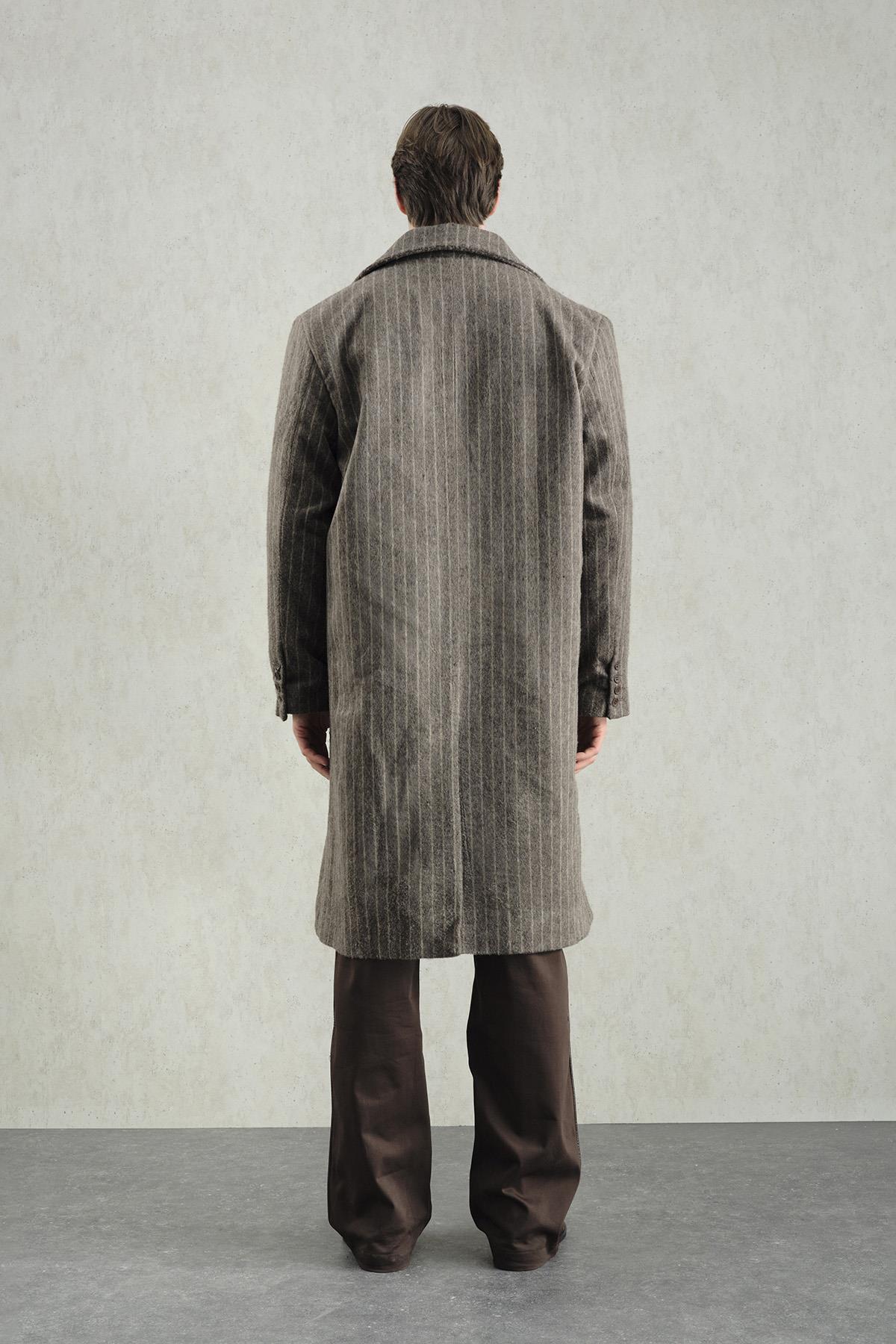 ÇİZGİLİ KAŞE KAHVERENGİ KABAN