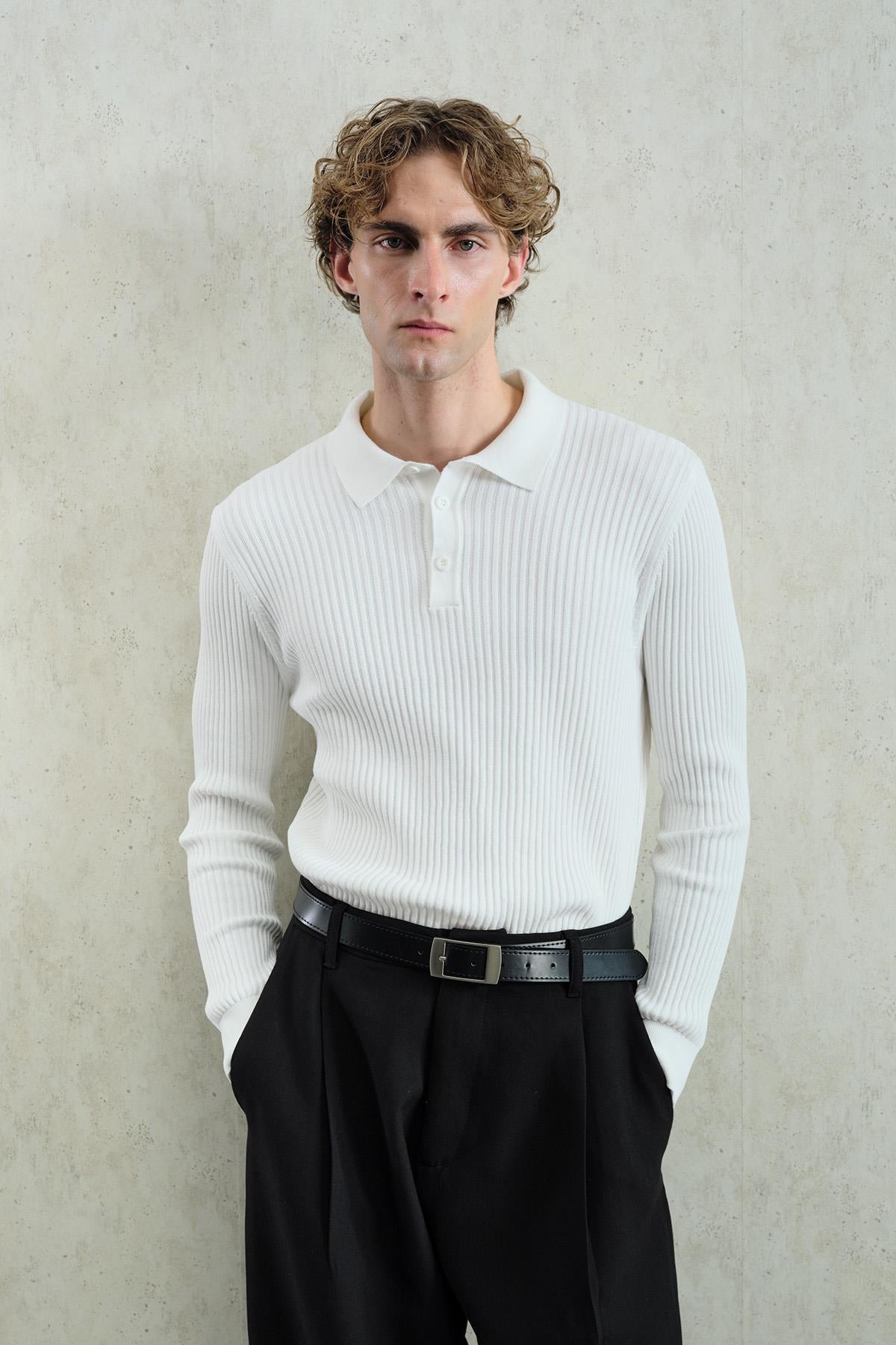 DAR KESİM DÜĞMELİ BEYAZ POLO YAKA TRİKO