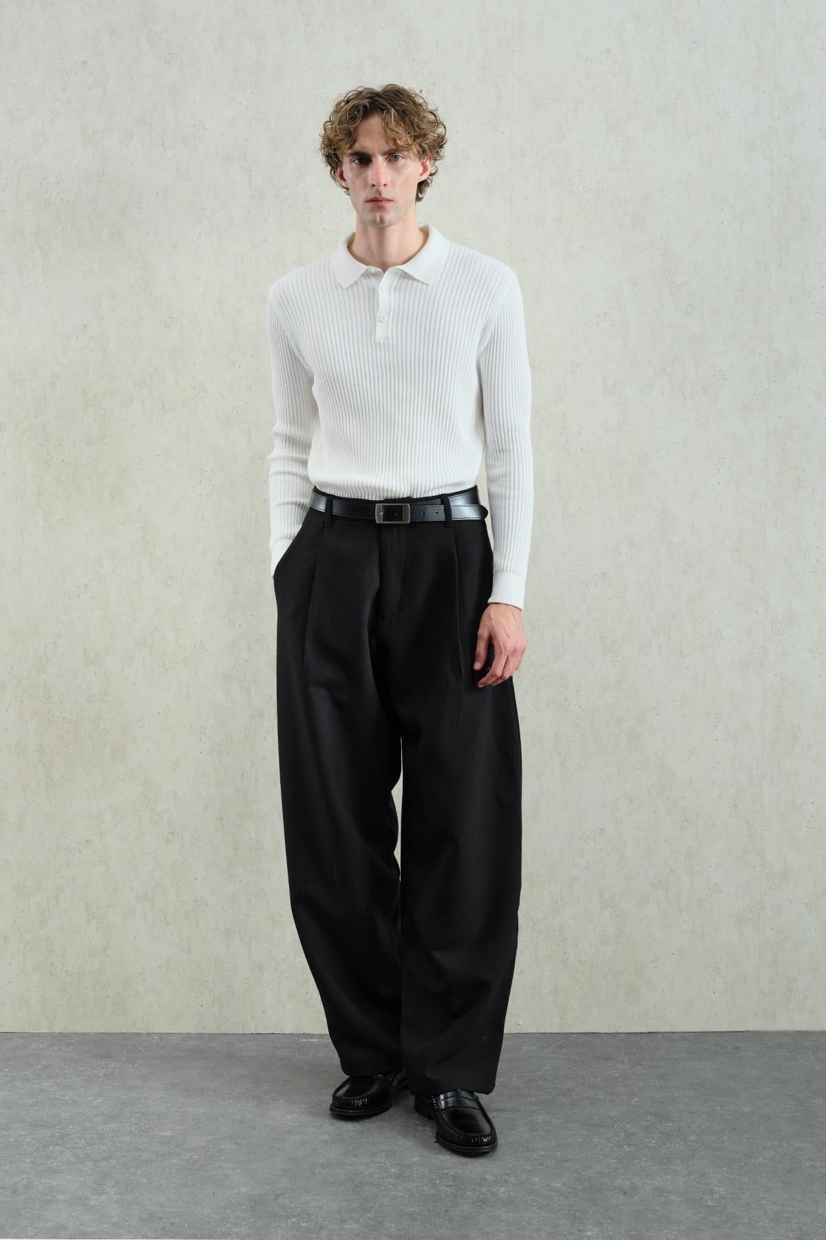 DAR KESİM DÜĞMELİ BEYAZ POLO YAKA TRİKO