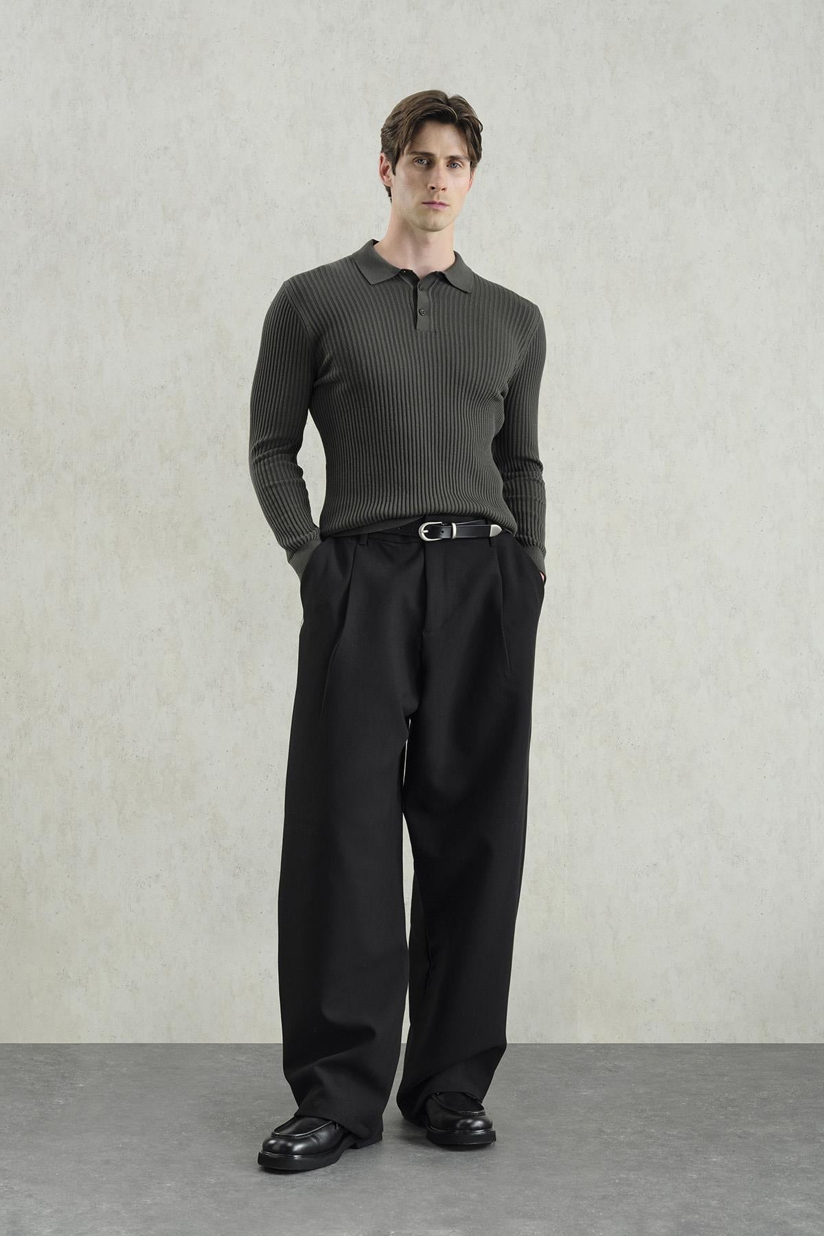 DAR KESİM DÜĞMELİ HAKİ POLO YAKA TRİKO