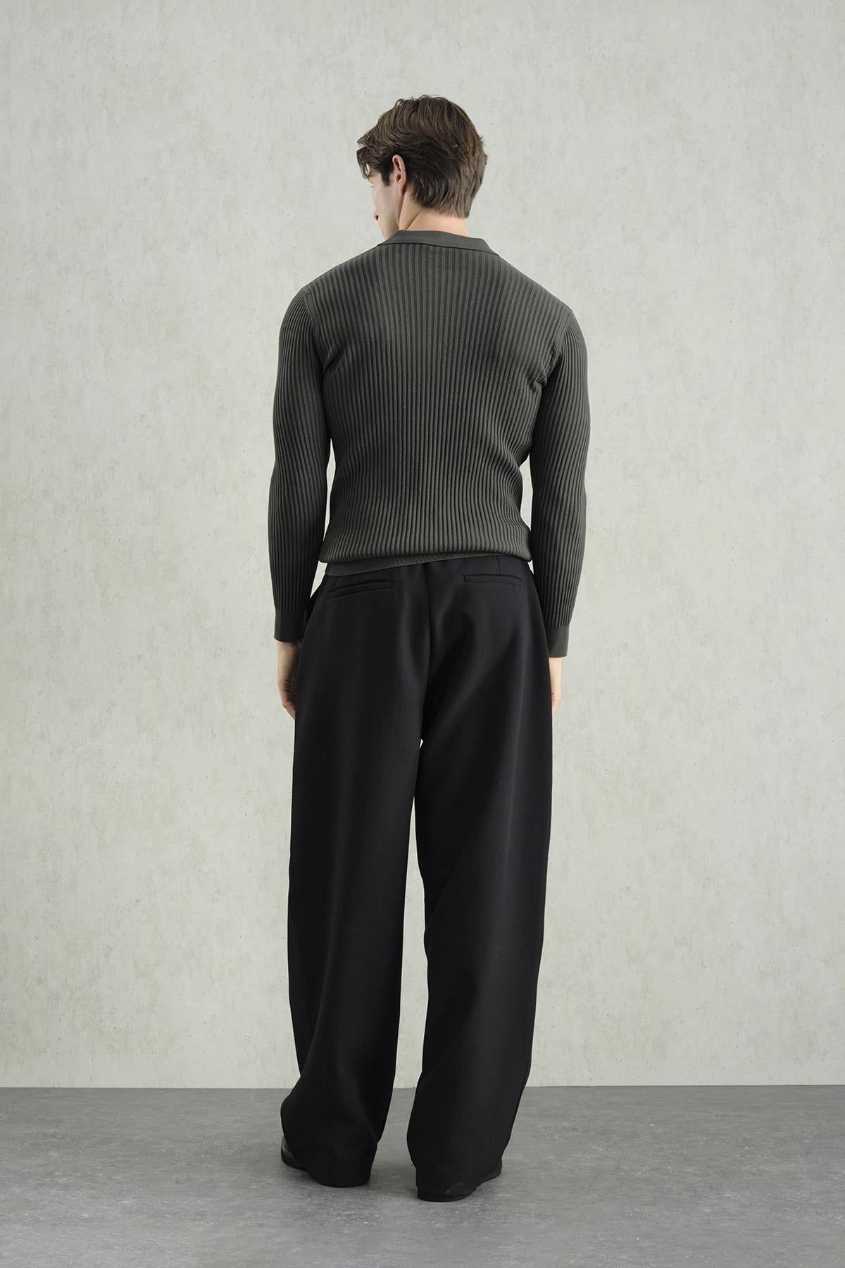 DAR KESİM DÜĞMELİ HAKİ POLO YAKA TRİKO