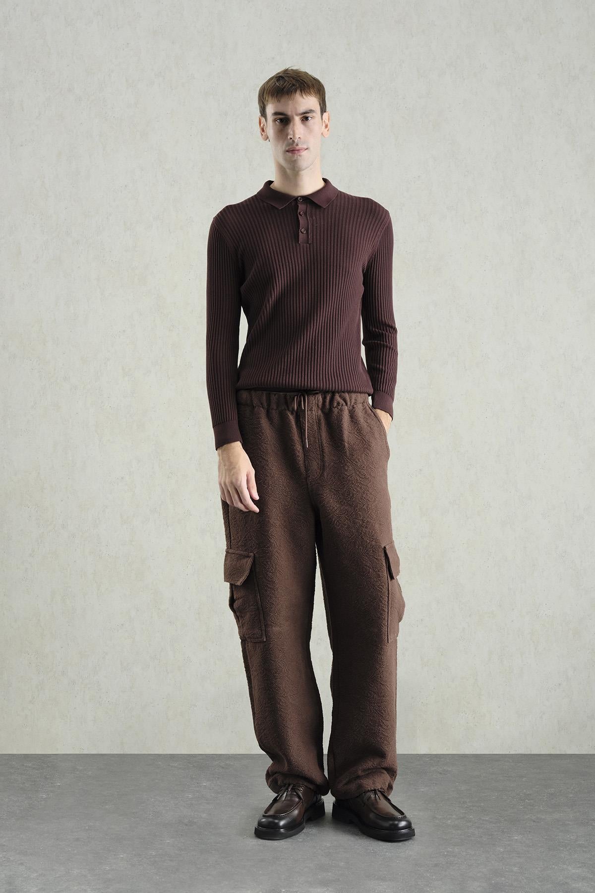 DAR KESİM DÜĞMELİ KAHVERENGİ POLO YAKA TRİKO