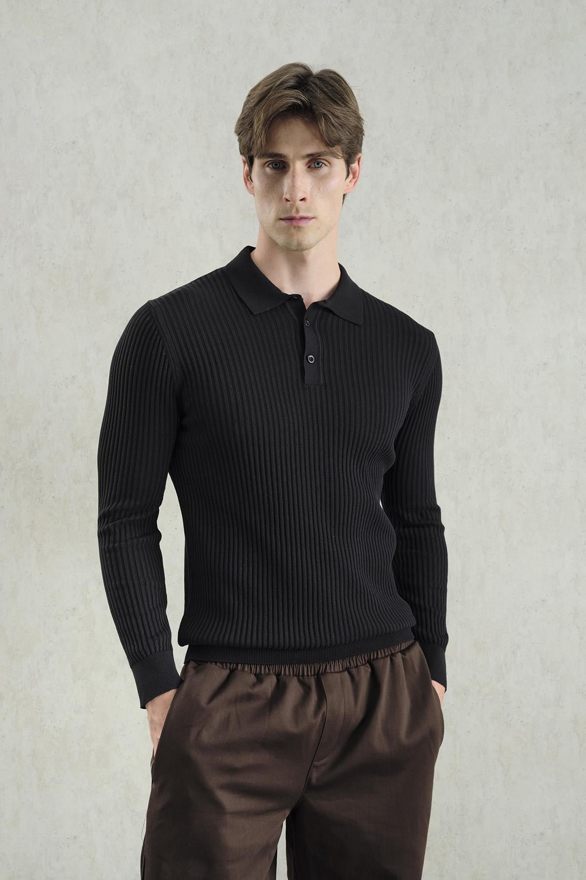 DAR KESİM DÜĞMELİ SİYAH POLO YAKA TRİKO